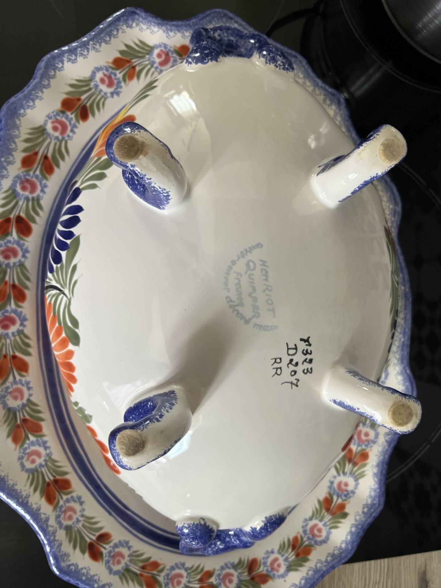 Soup tureen