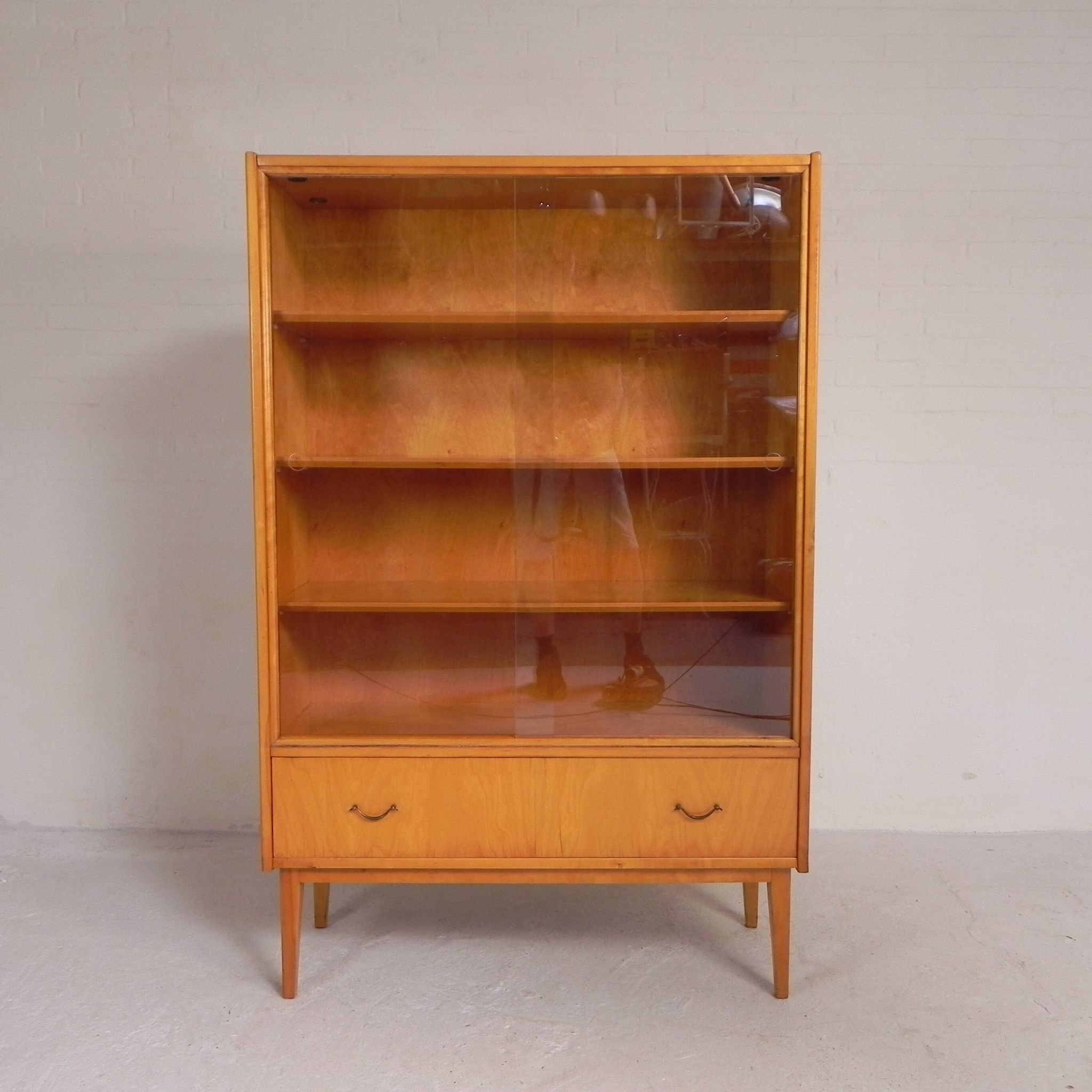 Vintage display cabinet with 2 sliding glass doors and 1 drawer, 1950s.