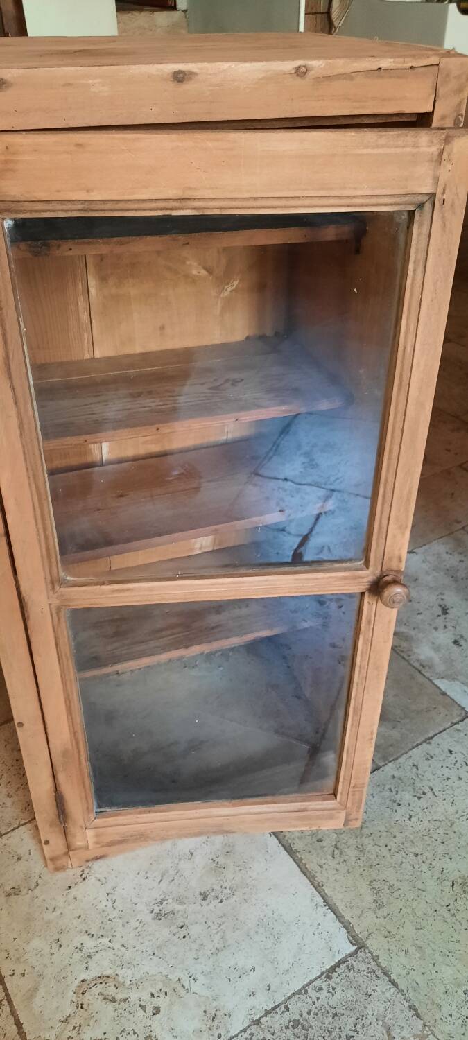 Display case to stand or hang