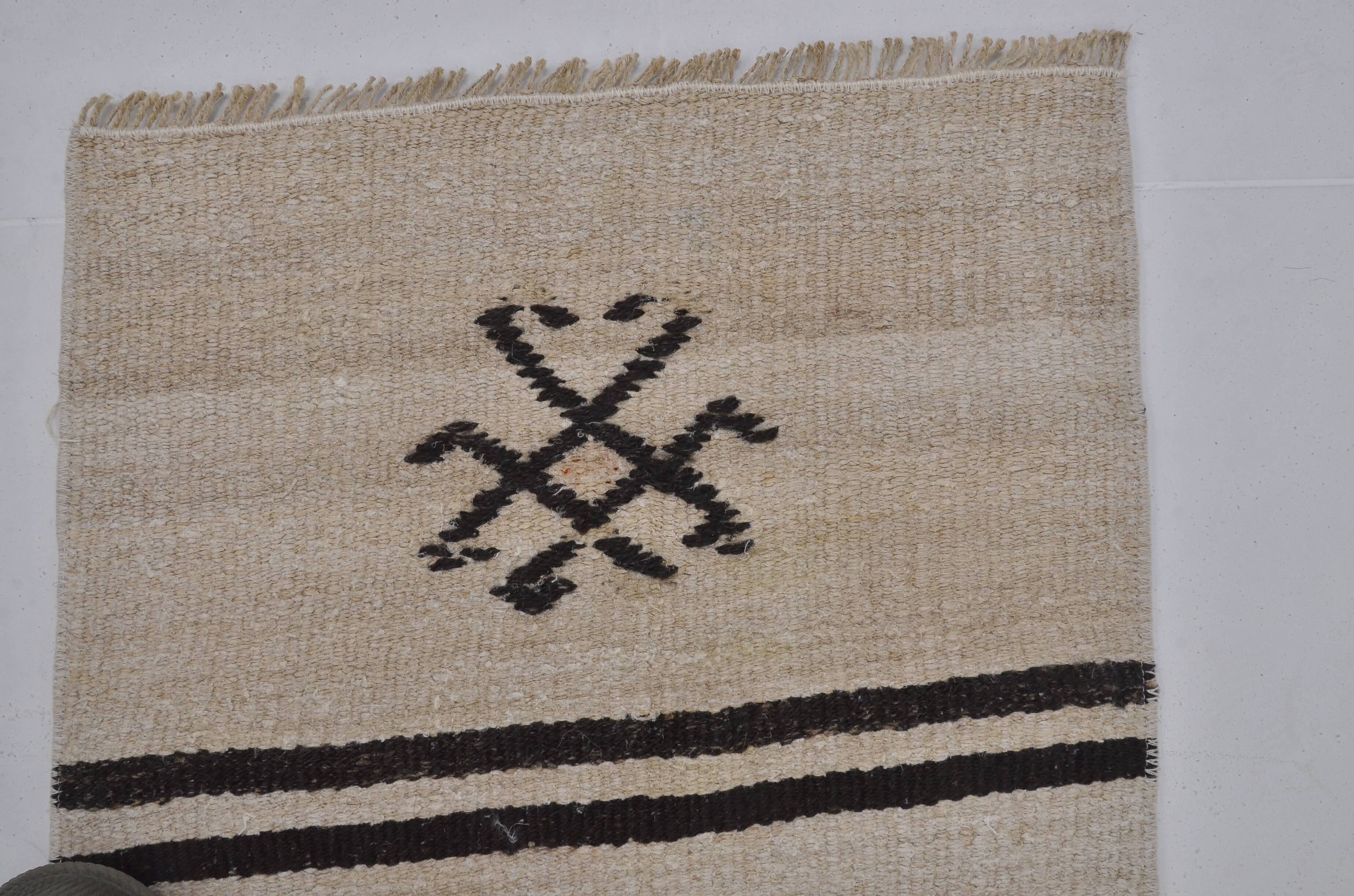 Tapis vintage en chanvre fait main
