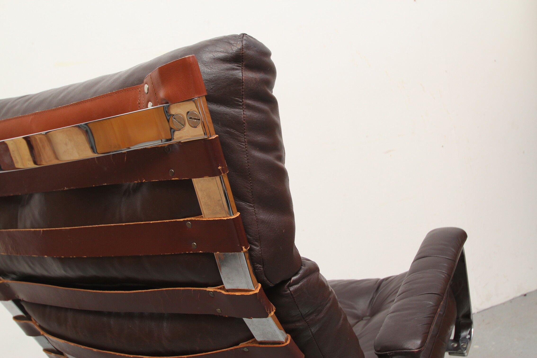 Fauteuil en cuir marron 1970