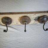 Ecru solid teak coat hook with 3 cast iron hooks