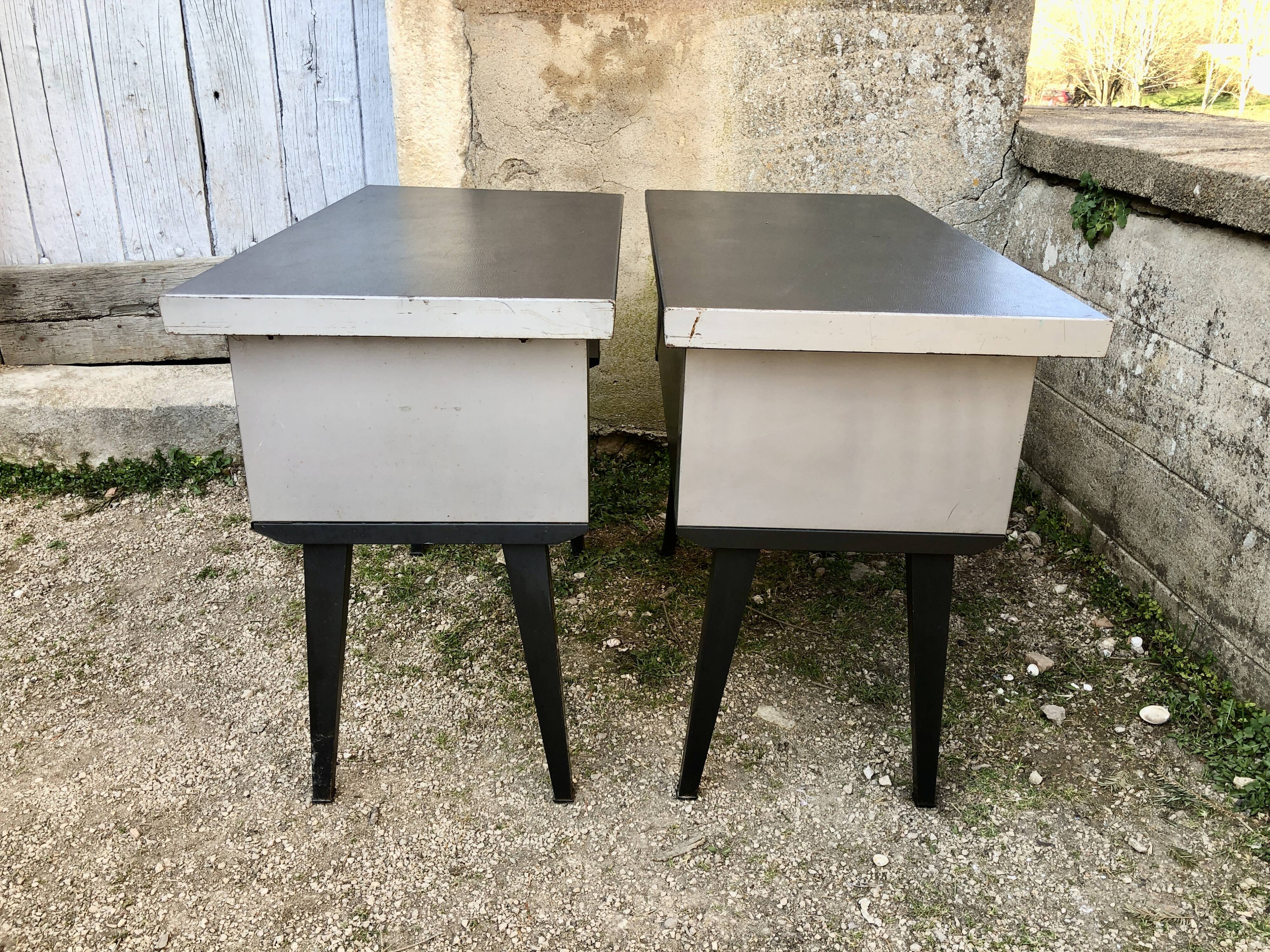 Strafor industrial desk