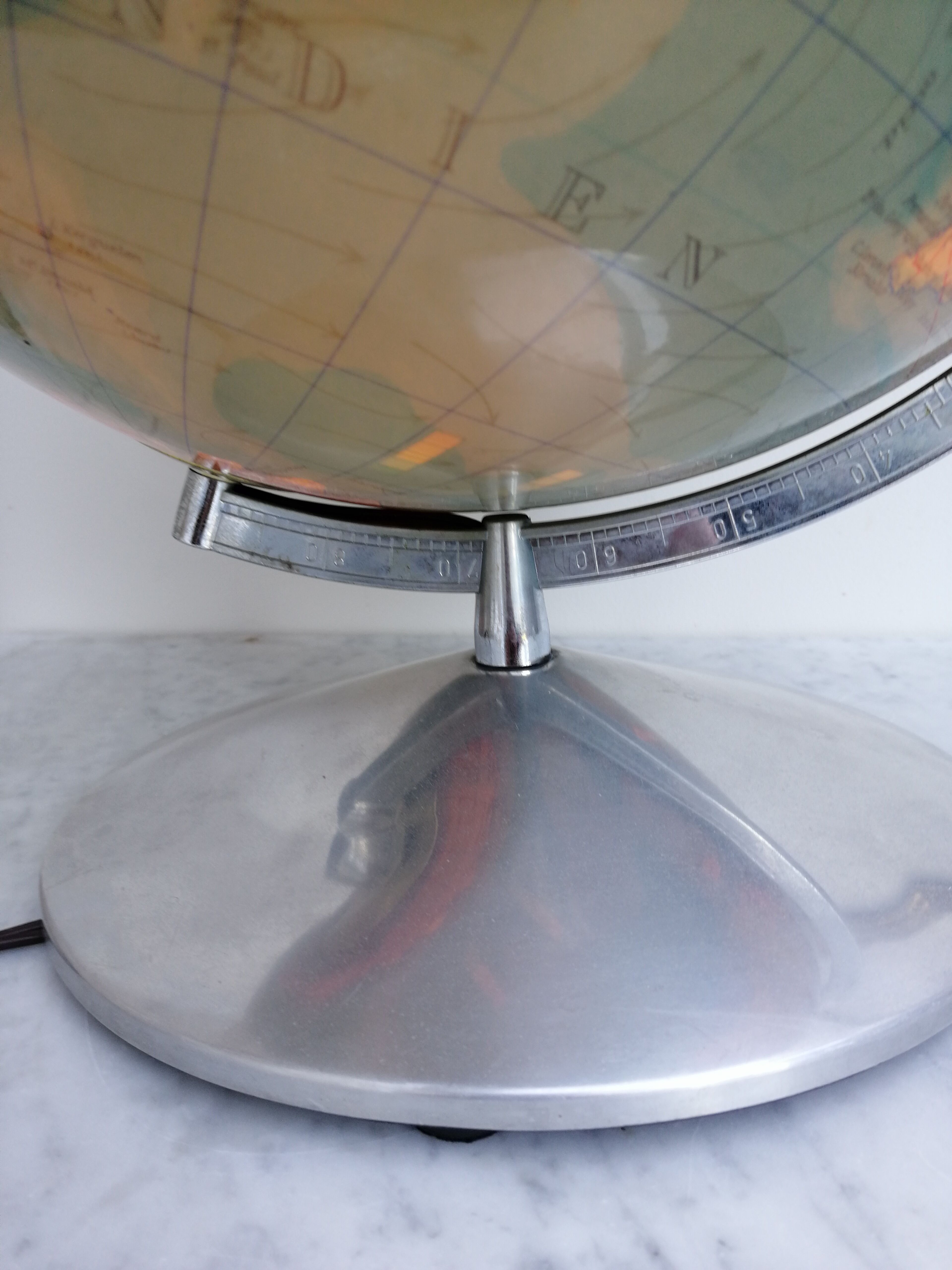 Large luminous globe Hercules