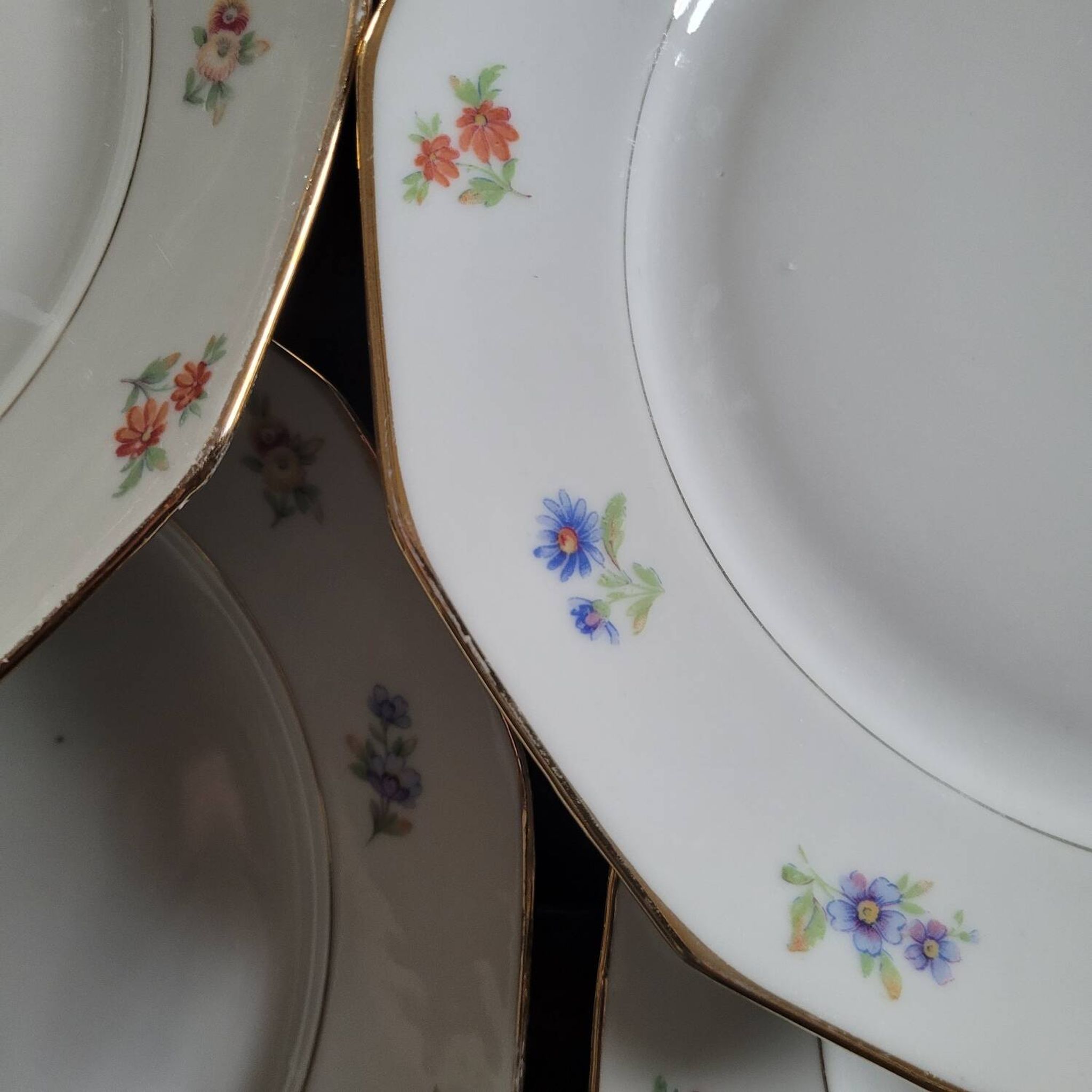 Set of 8 porcelain plates with twelve cut sides - floral decoration and