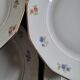 Lot de 8 assiettes en porcelaine à douze pans coupés – décor floral et