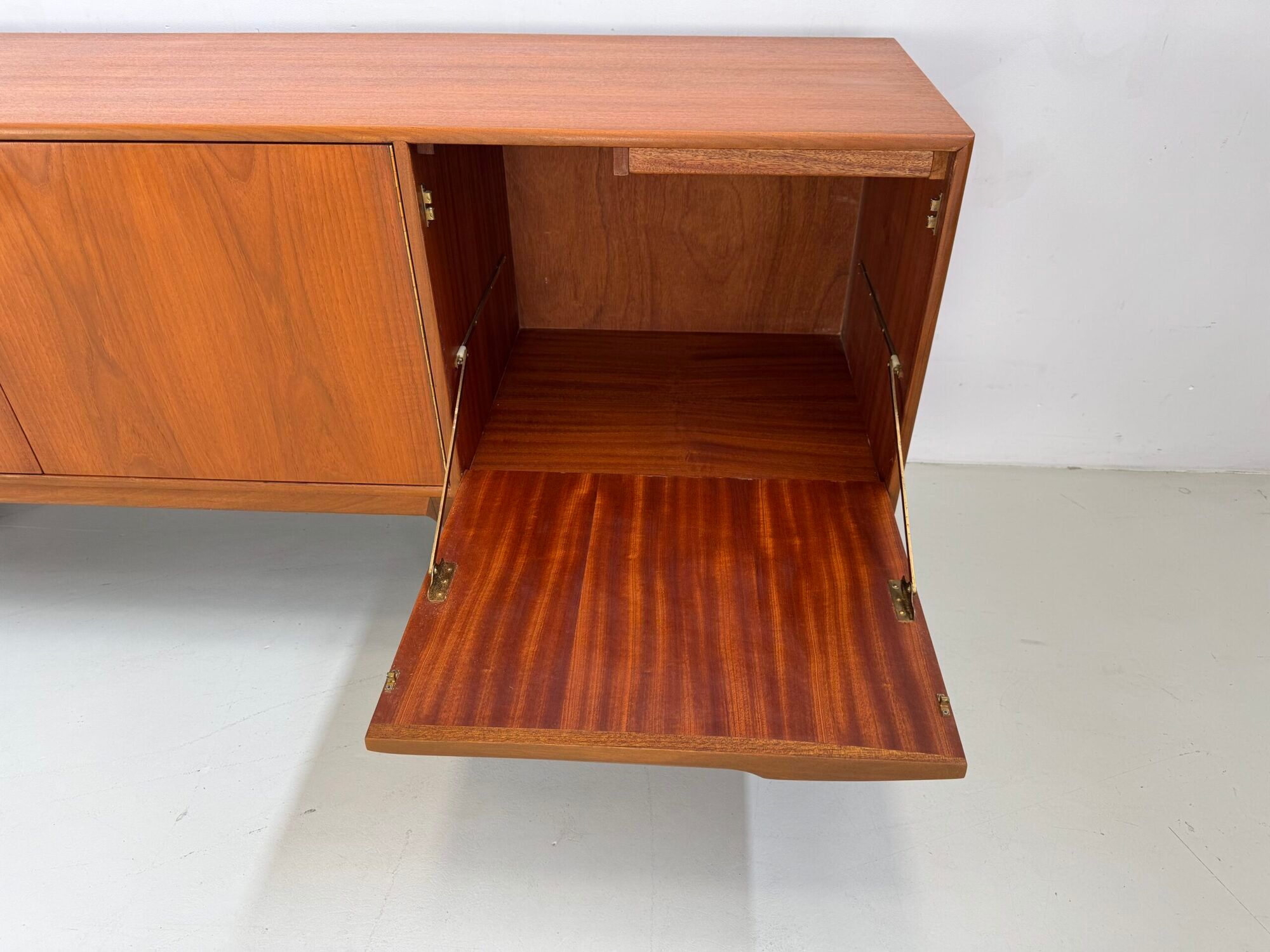 Vintage sideboard McIntosh "Torpedo"