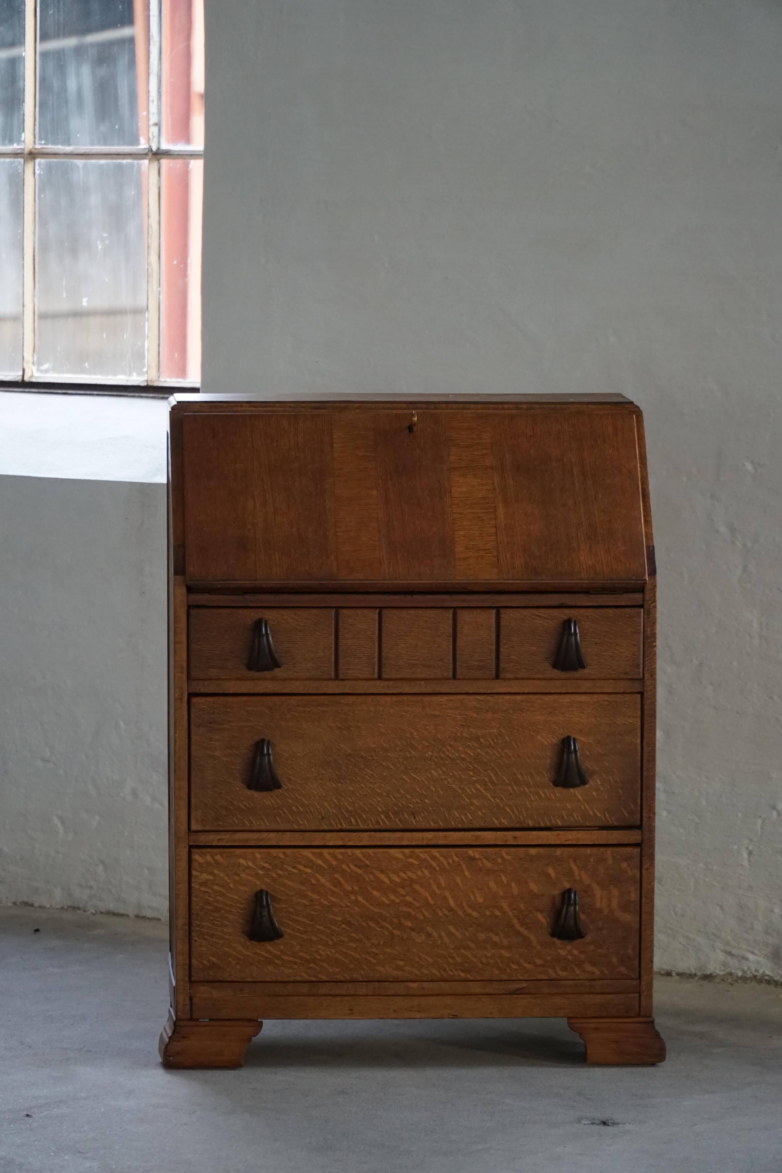 Desk / Chest of drawers in modern Danish oak from the early 20th century with shell handles.