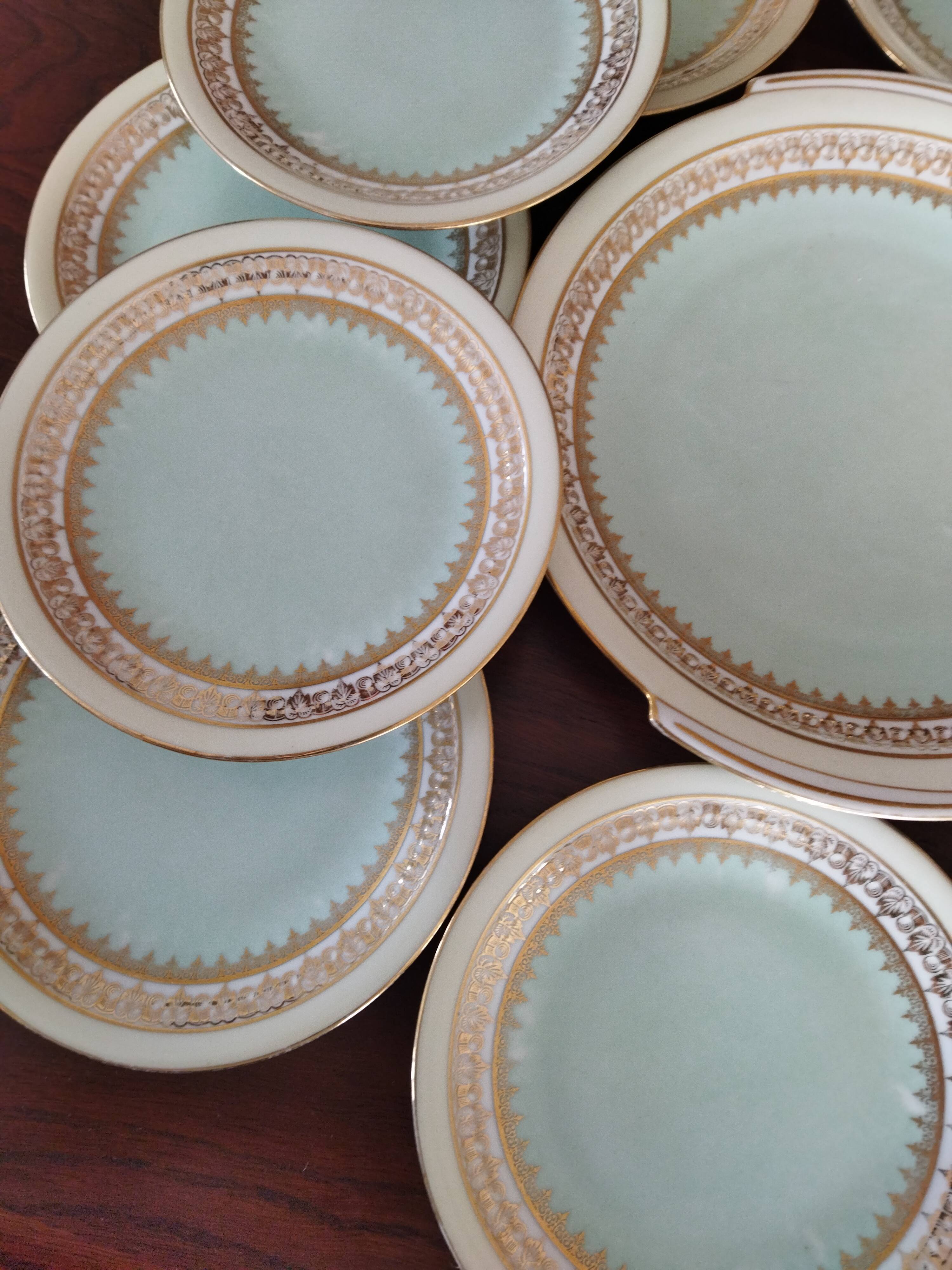 Platter and 11 dessert plates in Chapus Frères Limoges porcelain