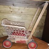 Poussette ancienne de poupée /osier et bois