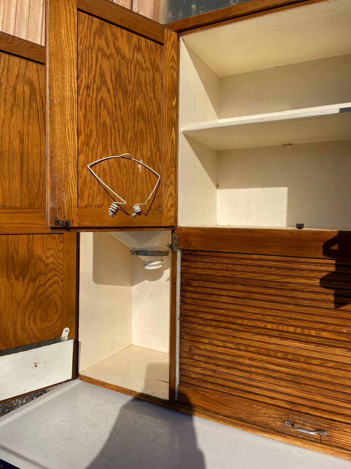 armoire buffet de cuisine porcelaine, émaillée et Hoosier