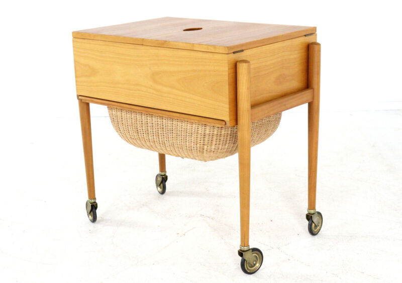 Lotos sewing box