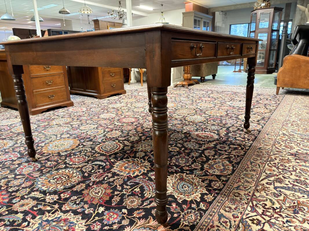 Bureau Chesterfield anglais ancien Partnerdesk