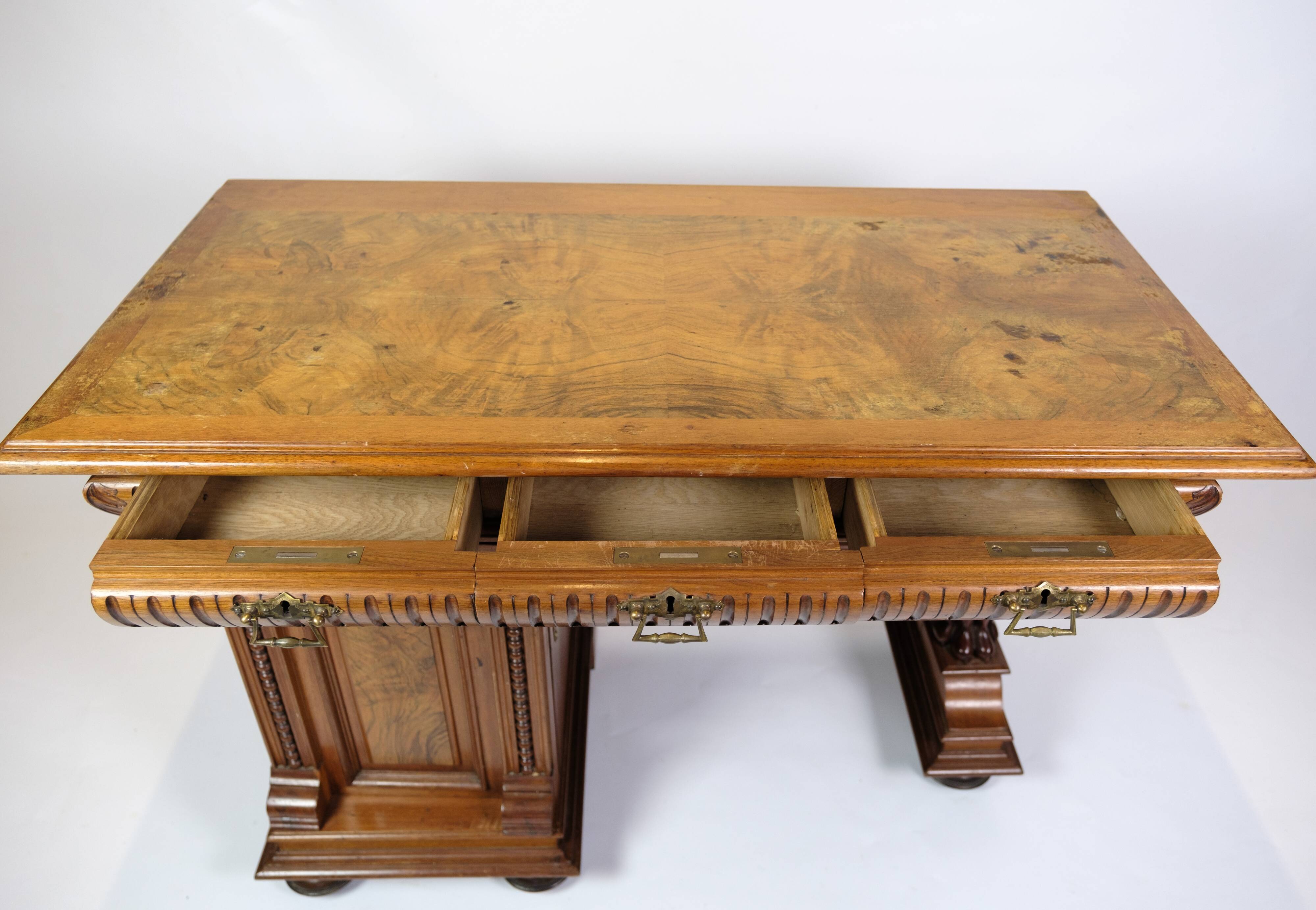 Bureau ancien avec petit meuble en noyer des années 1860