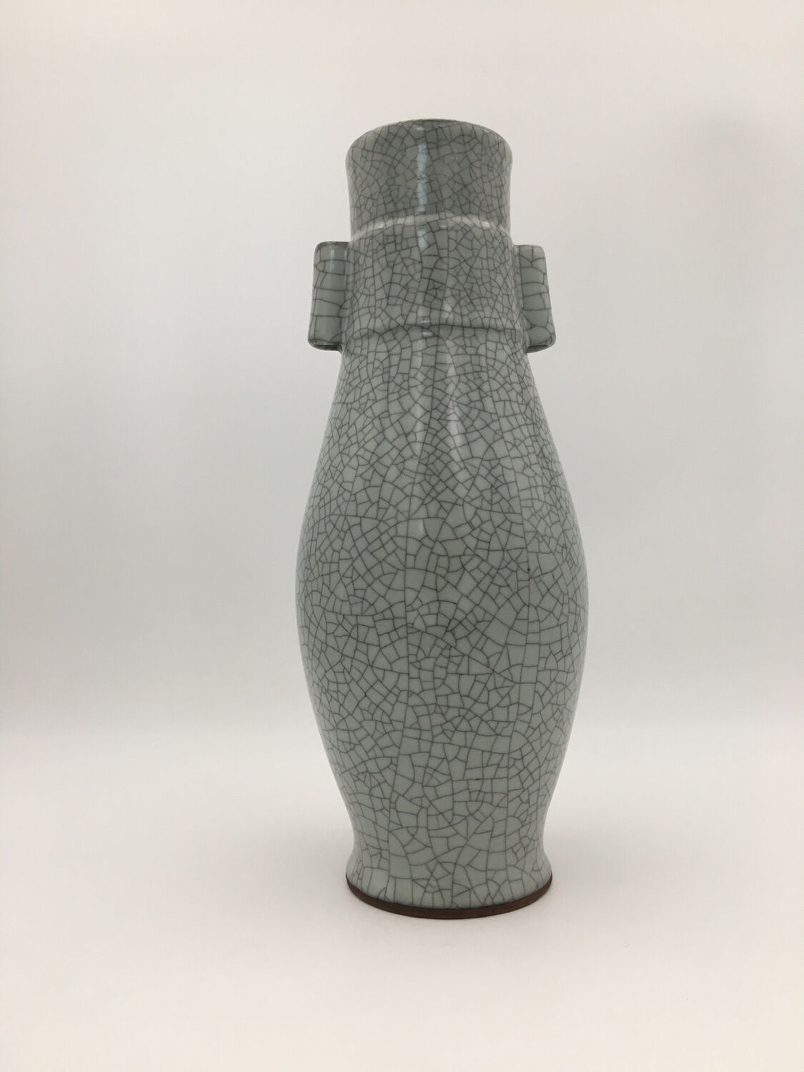 Gray vase HU shape cracked ceramic China