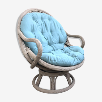 Swivel rattan chair