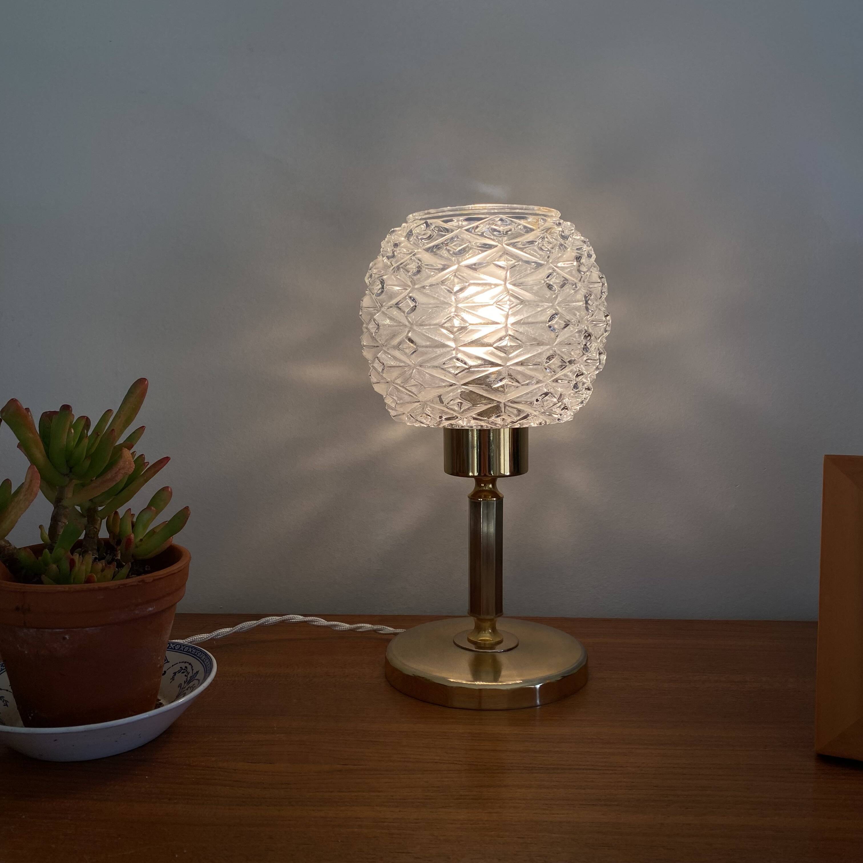 Table lamp desk bedside globe antique chiseled glass and brass base