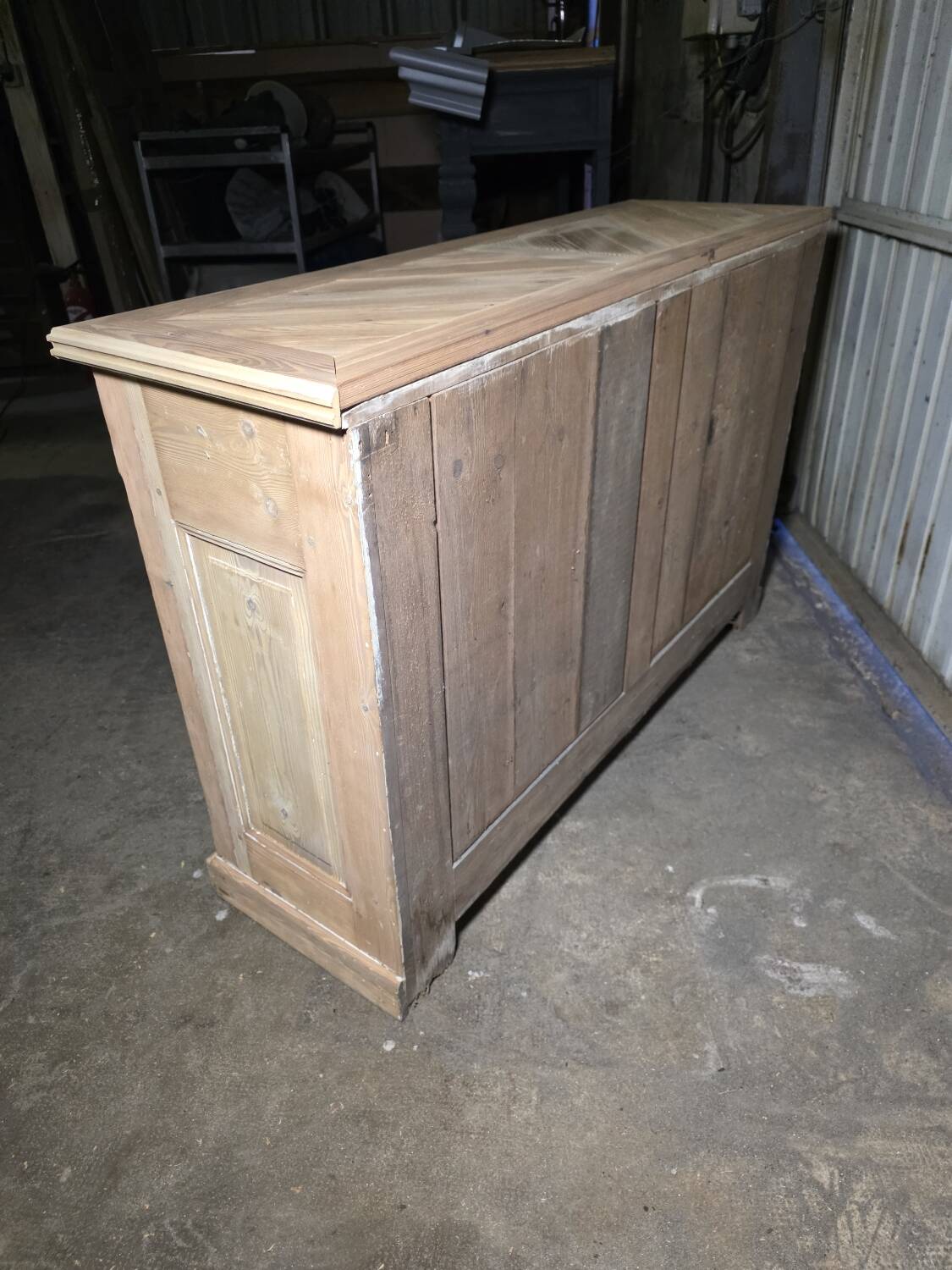 19th-century buffet in solid fir with a chevron top (shallow)