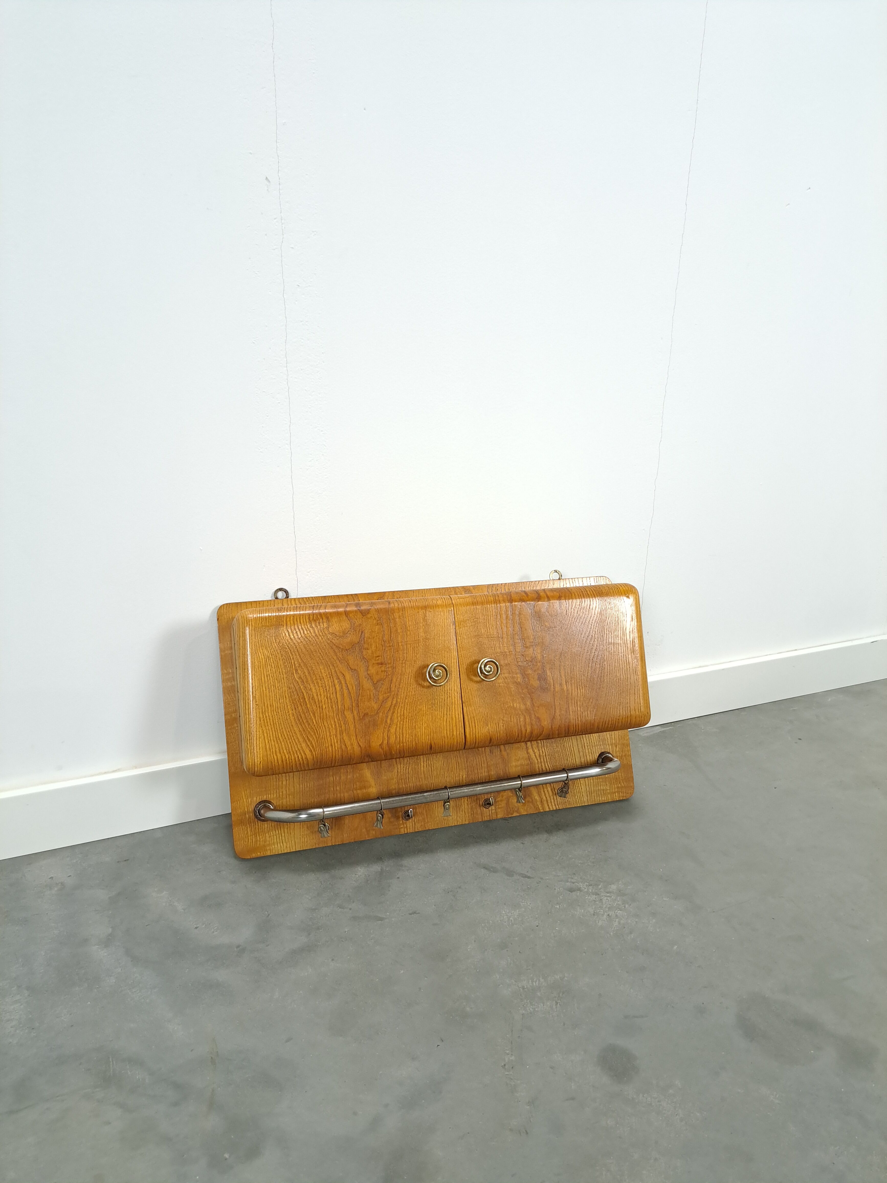 Porte serviette d’armoire de cuisine murale en bois vintage