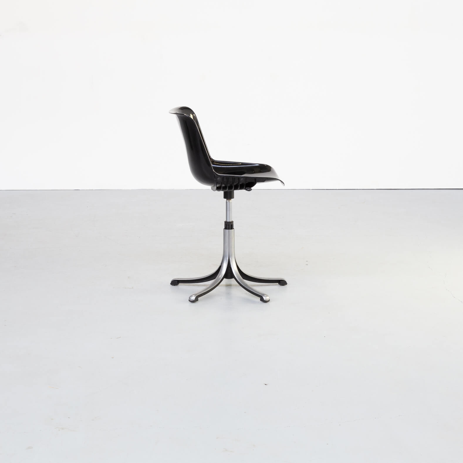 Chaise de bureau Osvaldo Borsani 'modus' des années 70 pour Tecno