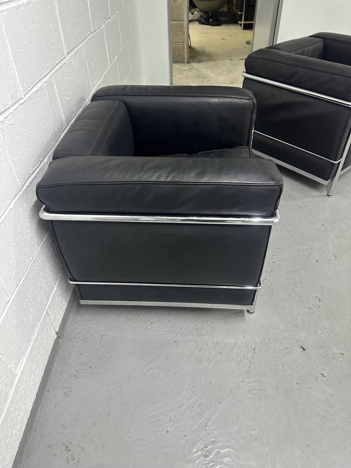 Paire de fauteuils LC2 Le Corbusier édition Cassina vintage