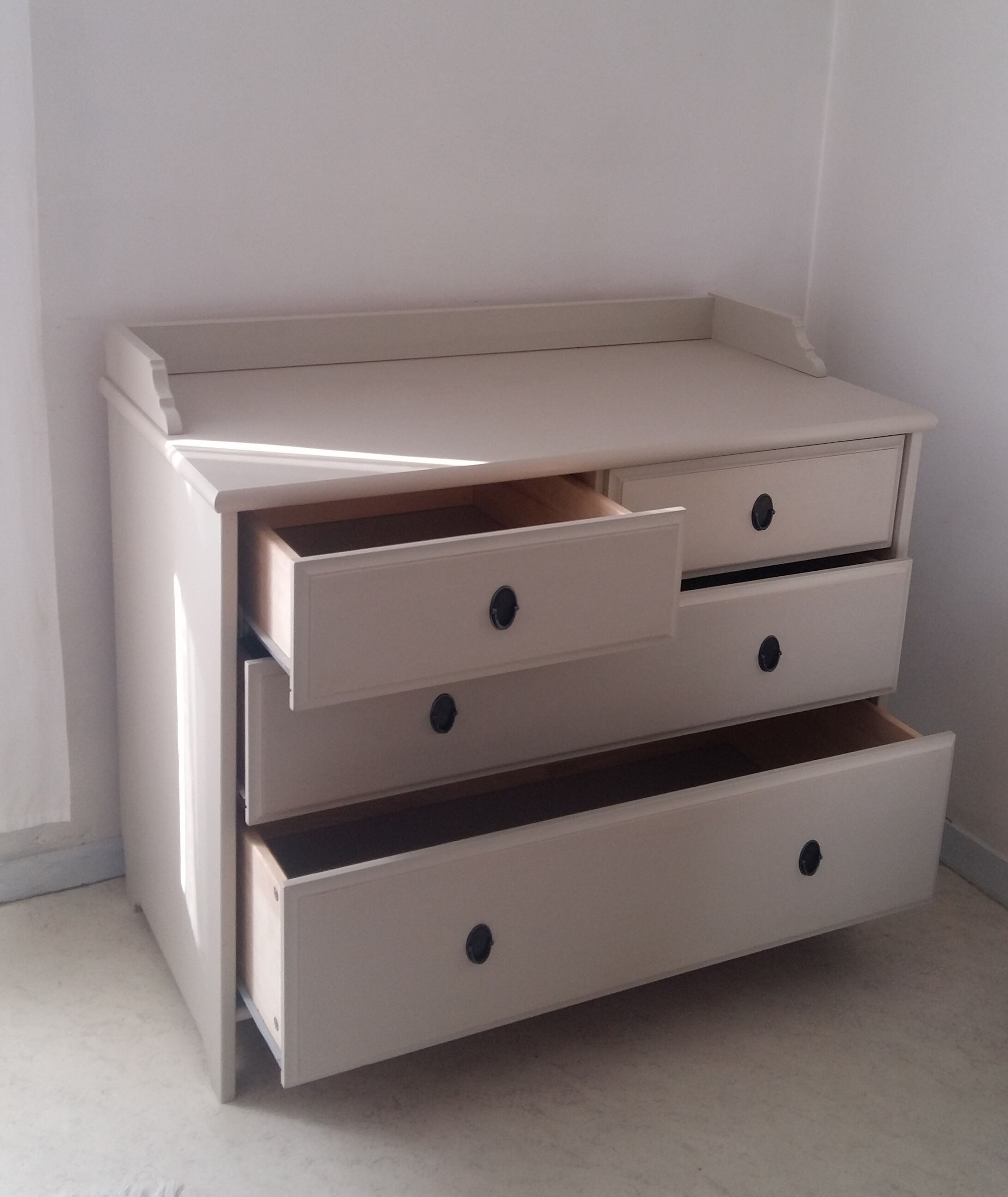 Pale grey Gustavian style dresser