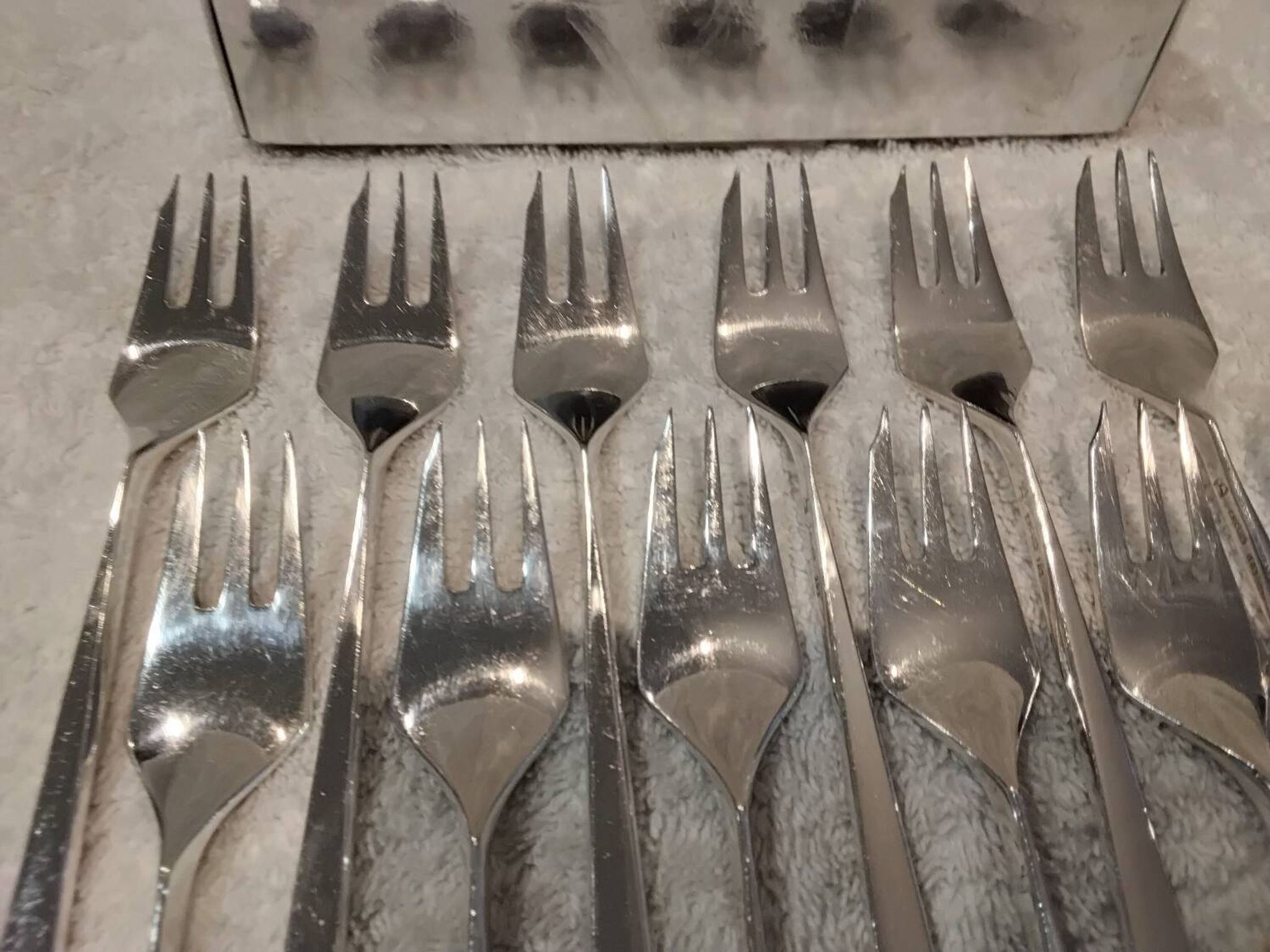 12 fourchettes à gateaux métal argenté orfèvre Ercuis Horizon 14,9cm