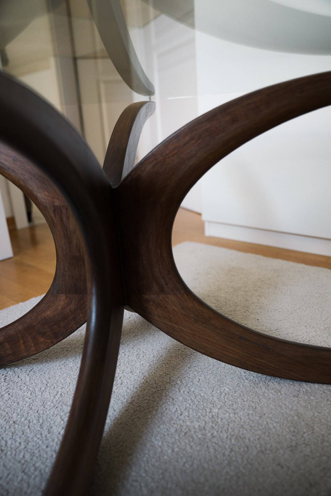 Table basse en verre et en bois