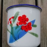 Set of cups and enamelled plate