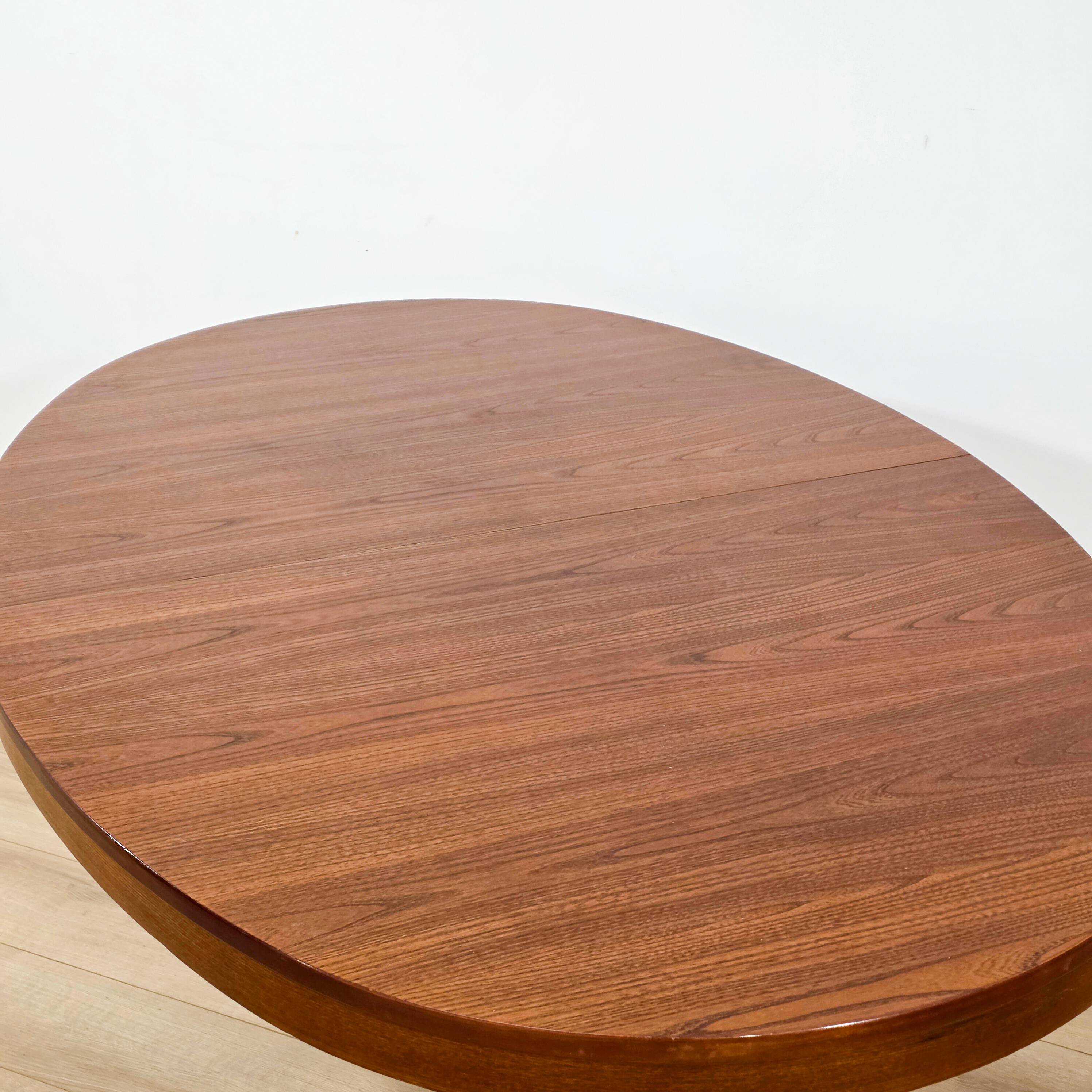 Oval dining table Baumann in teak from the 1970s.