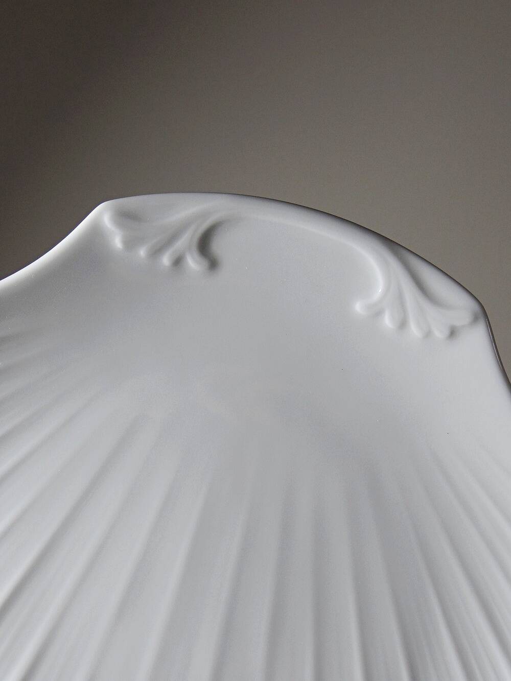 3 vintage flat plates with scallop shells, fine Limoges porcelain