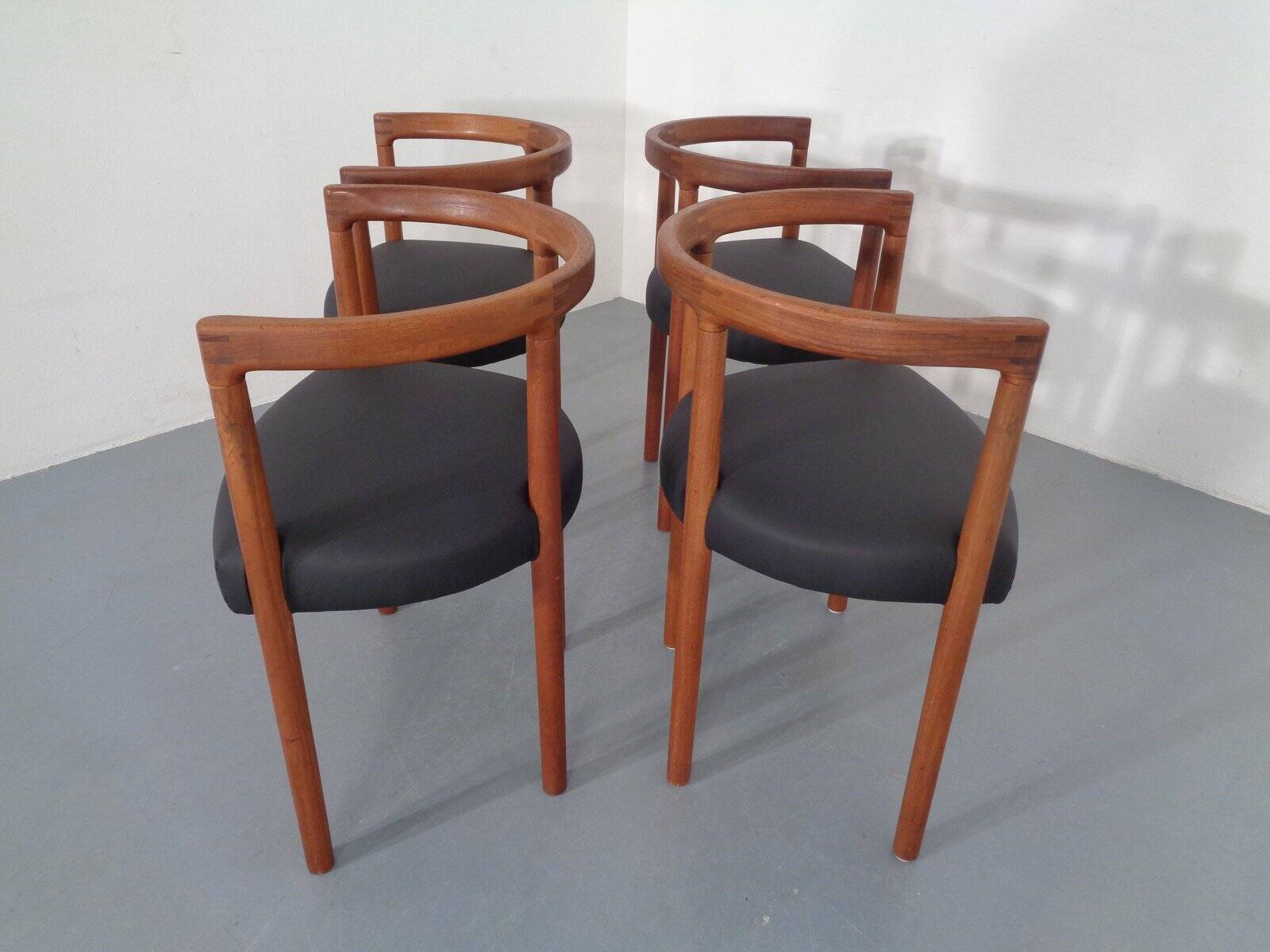 Teak & Leather Model 195 Dining Chairs by Ole Gjerløv-Knudsen & Torben Lind for France & Søn, Denmark, 1960s, Set of 4