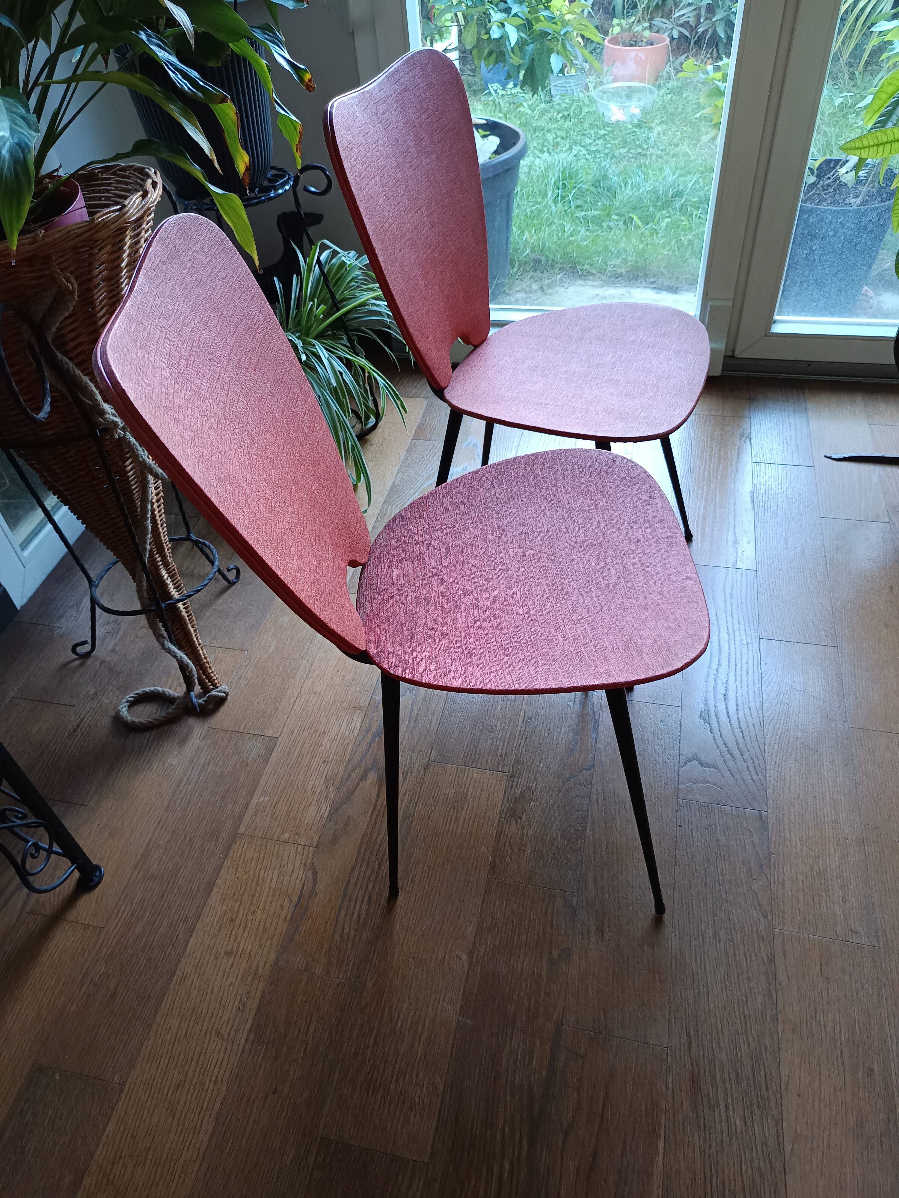 Pair of vintage chairs from the 50s/60s – black metal splayed legs