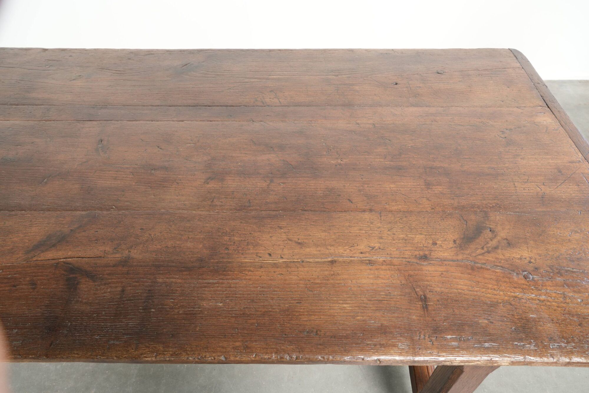 Antique oak dining table from the 18th century for 6 to 8 people