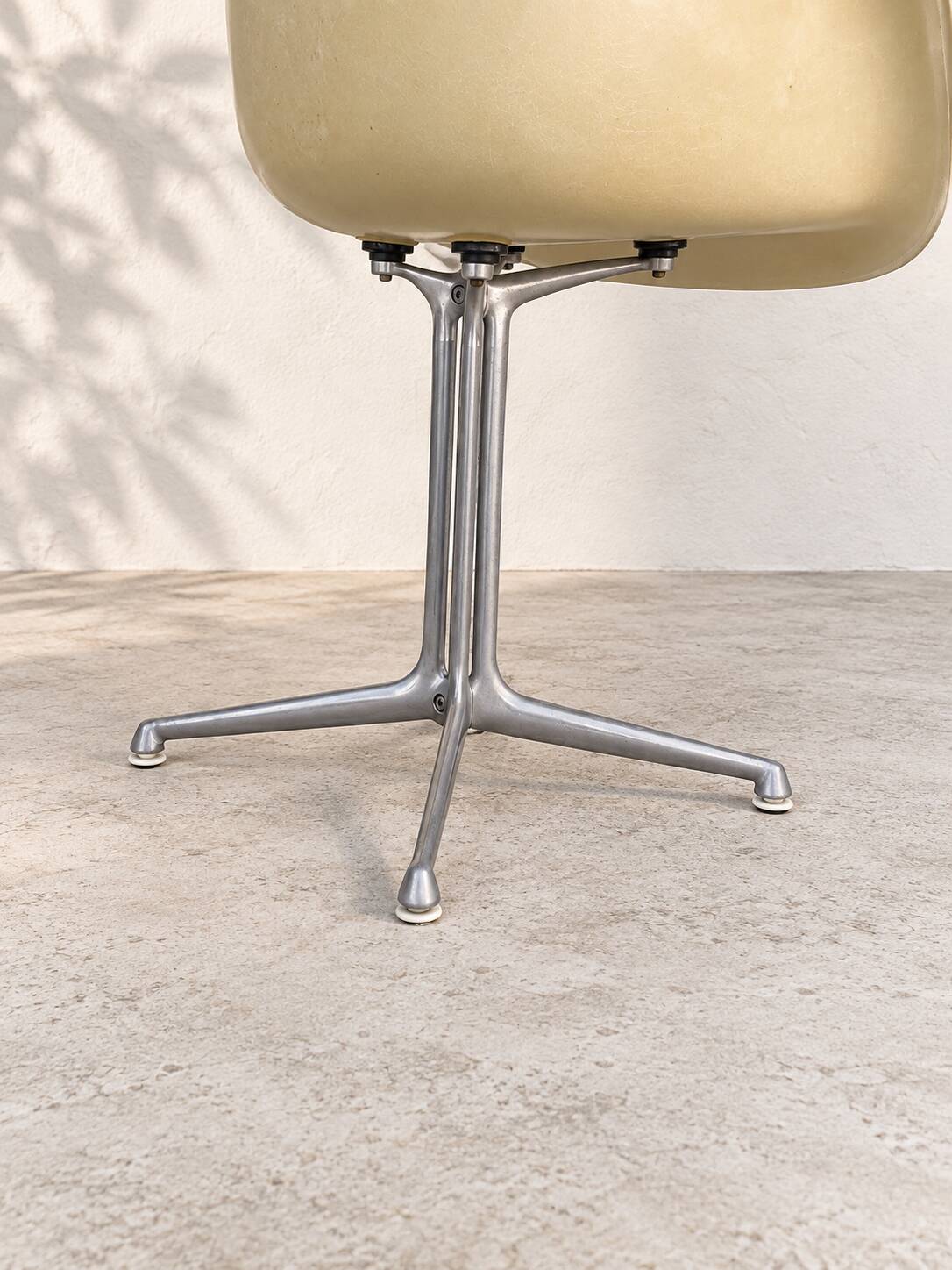 Fauteuil La Fonda Charles & Ray Eames pour Herman Miller – Interform Paris