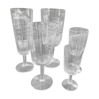 Ensemble de 50 verres cisèlés