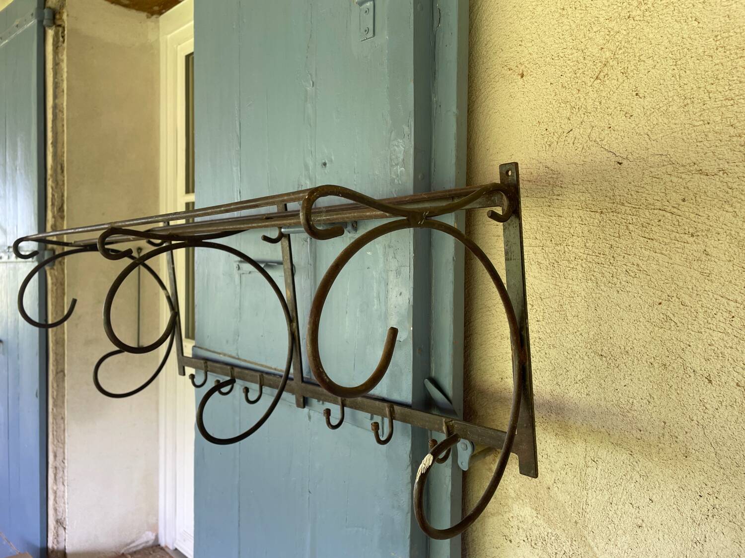 Wall coat rack
