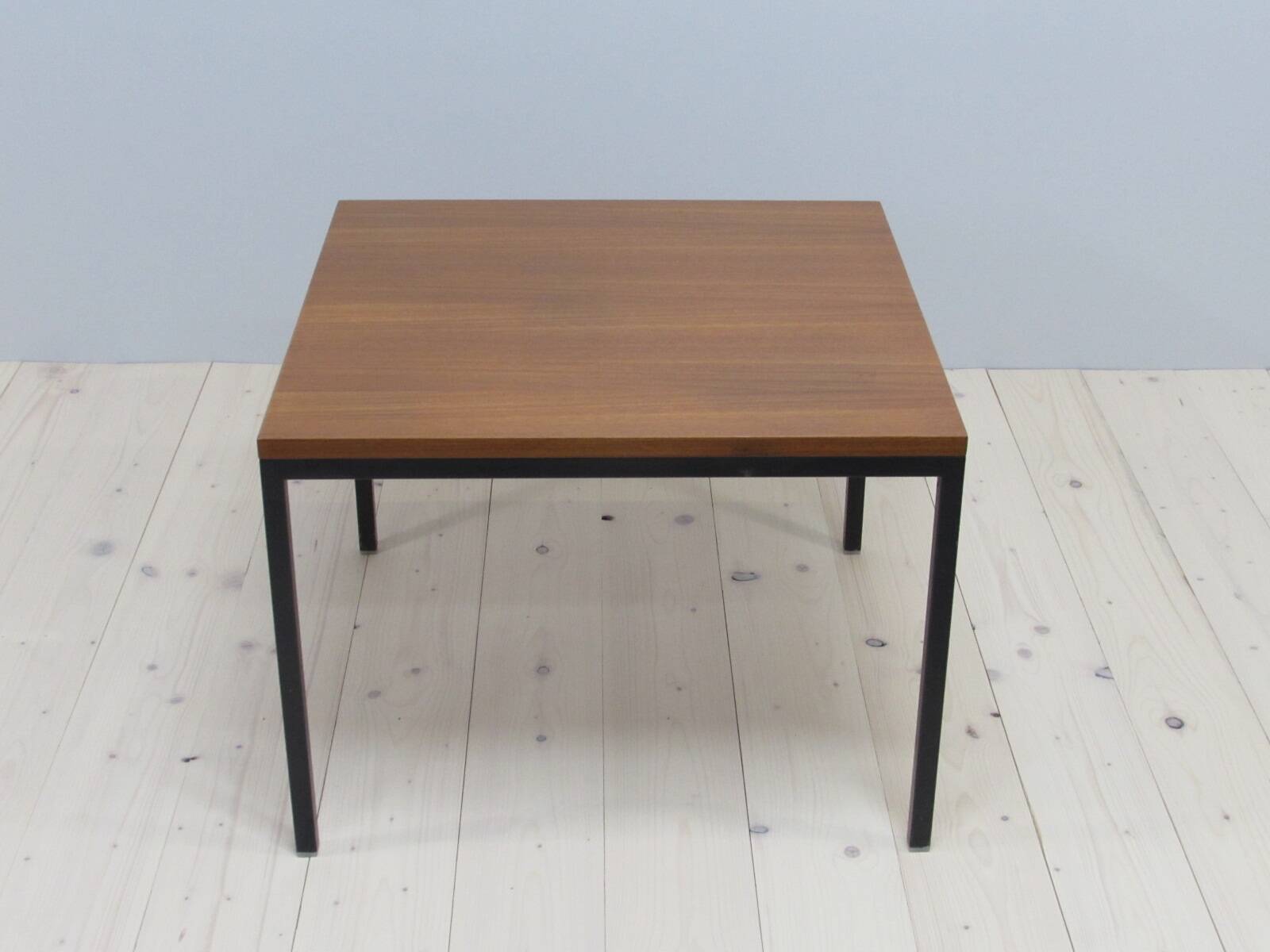 Table d'appoint en teck - Läsko Studioform International