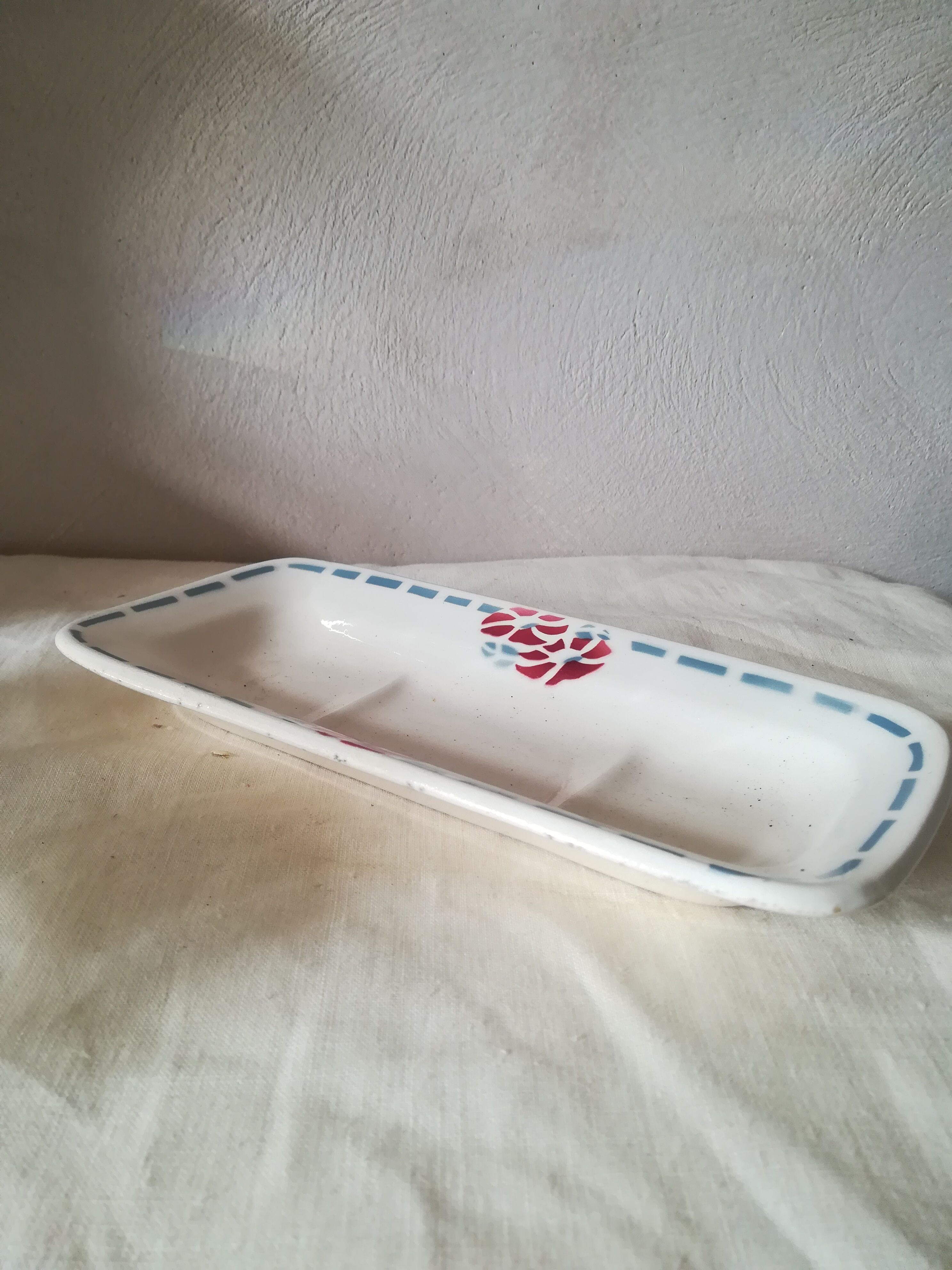 Opaque earthenware soap