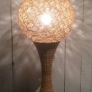 Grande lampe en rotin