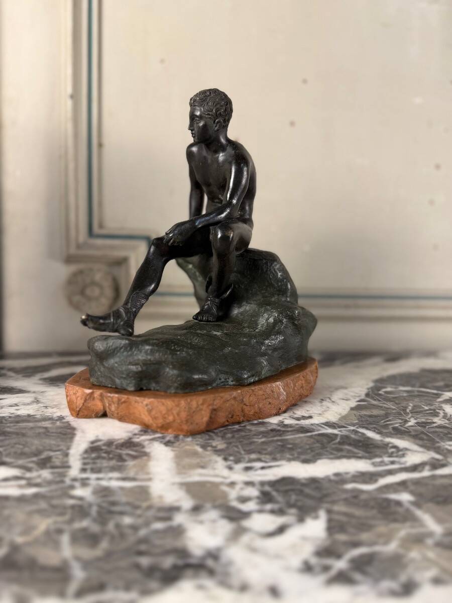 Hermès au repos, bronze Grand Tour, patine noir et verte, XIXème siècle