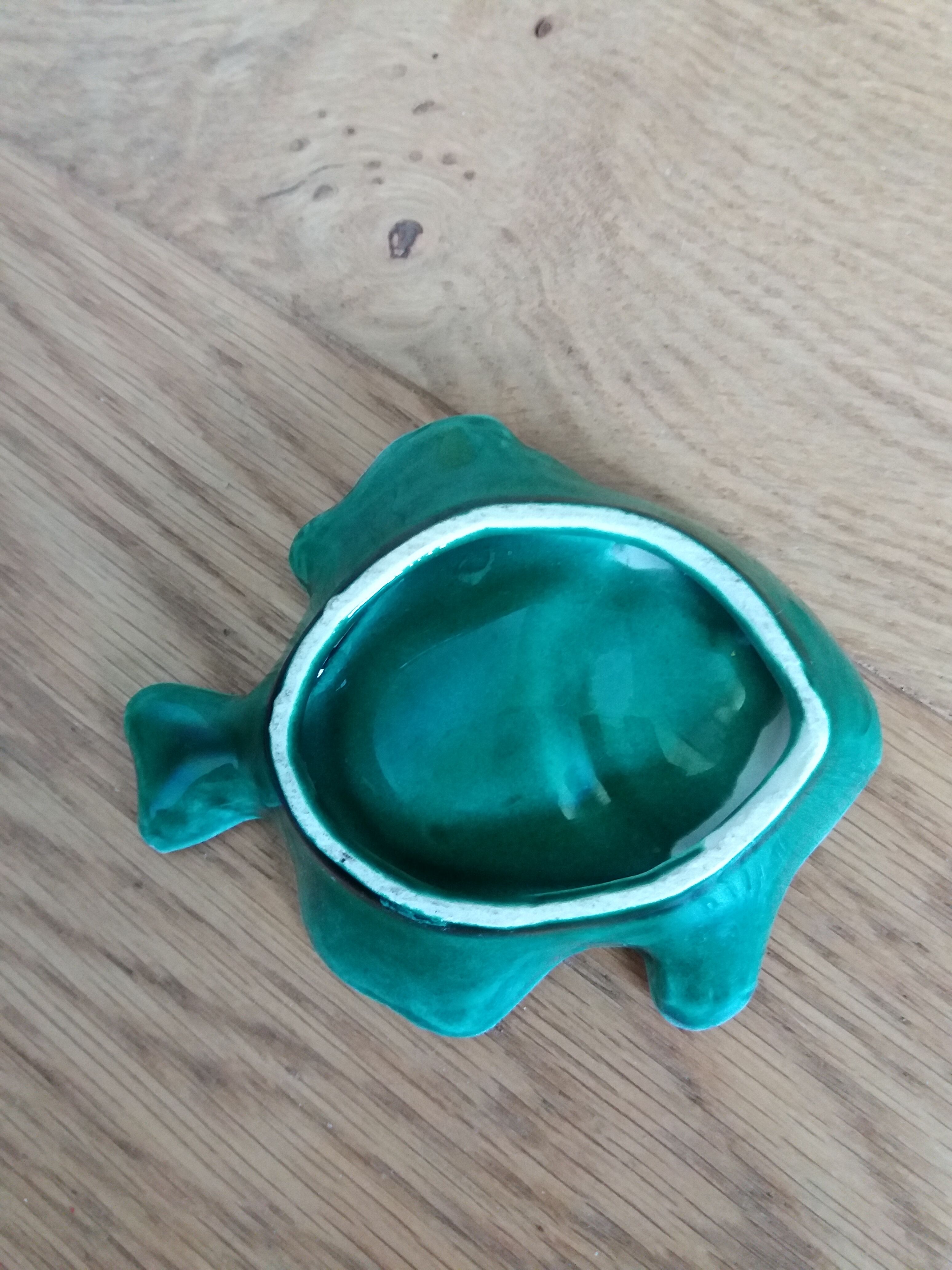 Saleron cup zoomorphic ashtray fish