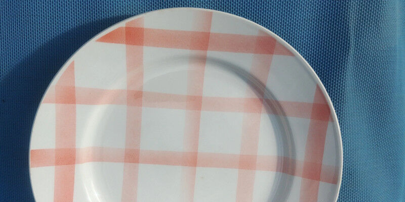 Round/flat serving dish, Moulin des Loups Orchies décor Scottish tiles orange