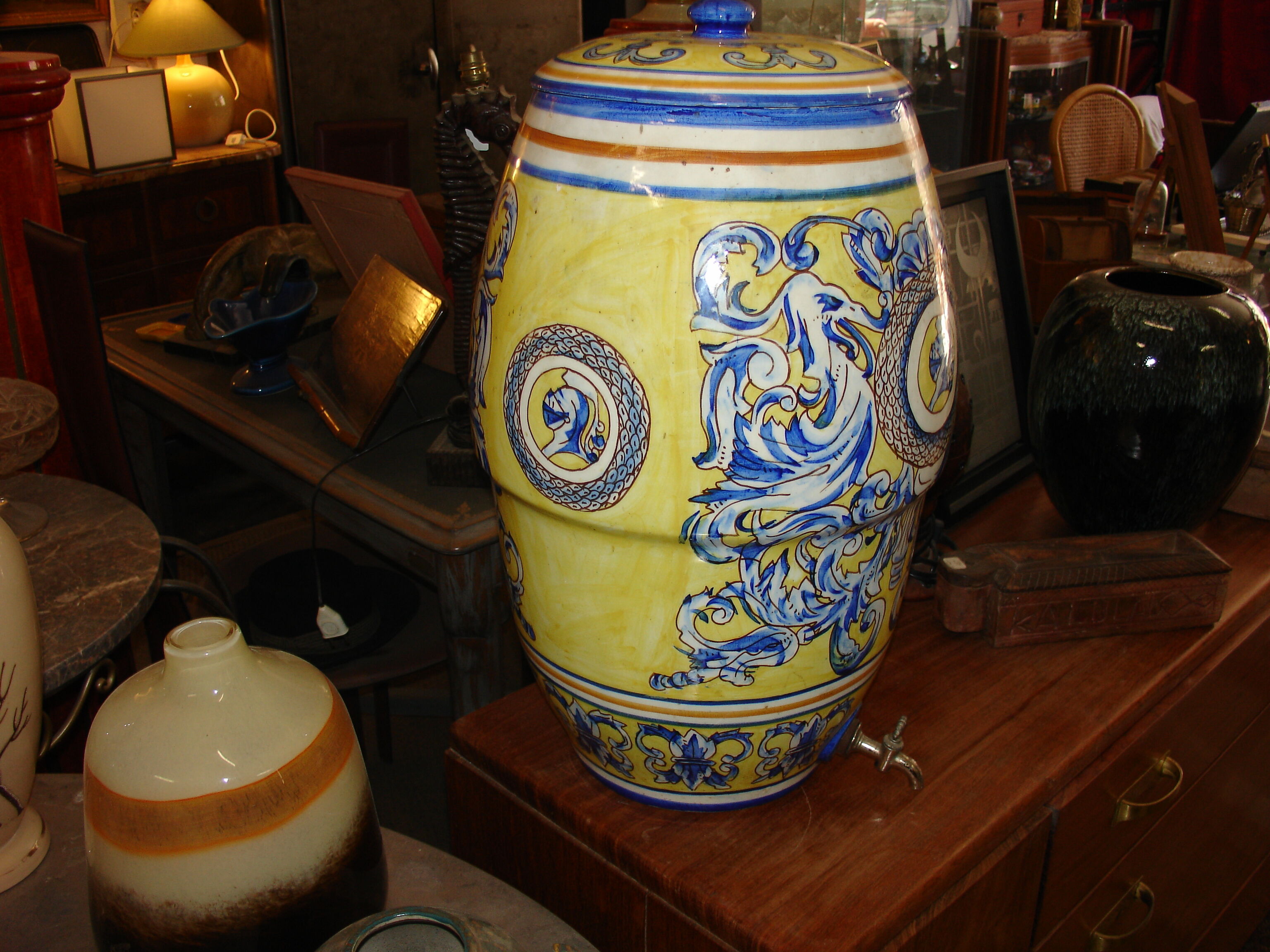 Late 19th century earthenware liquid reservoir