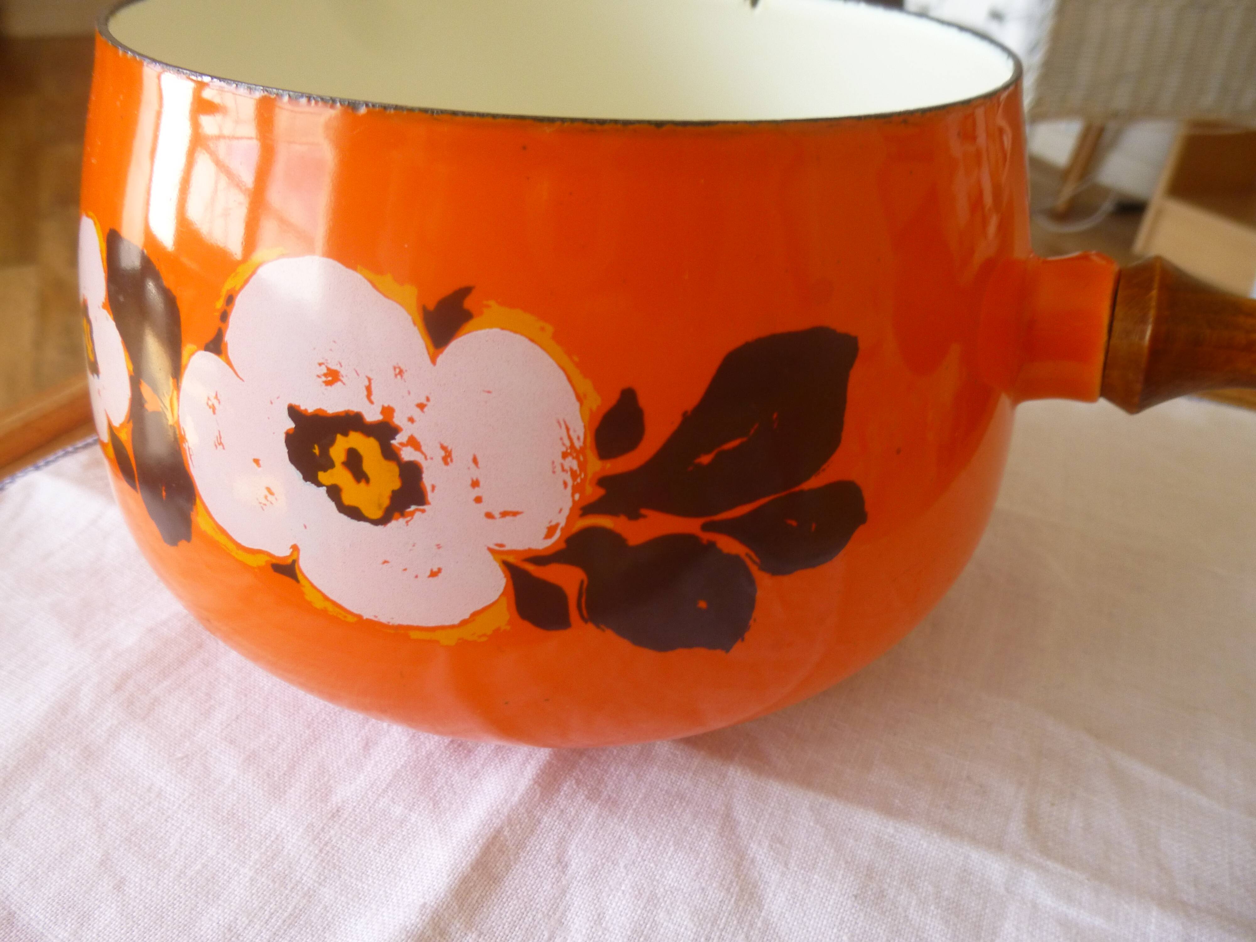 Enameled saucepan with lid 1970s