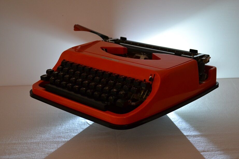 Machine à écrire orange Underwood 130 - vintage 70