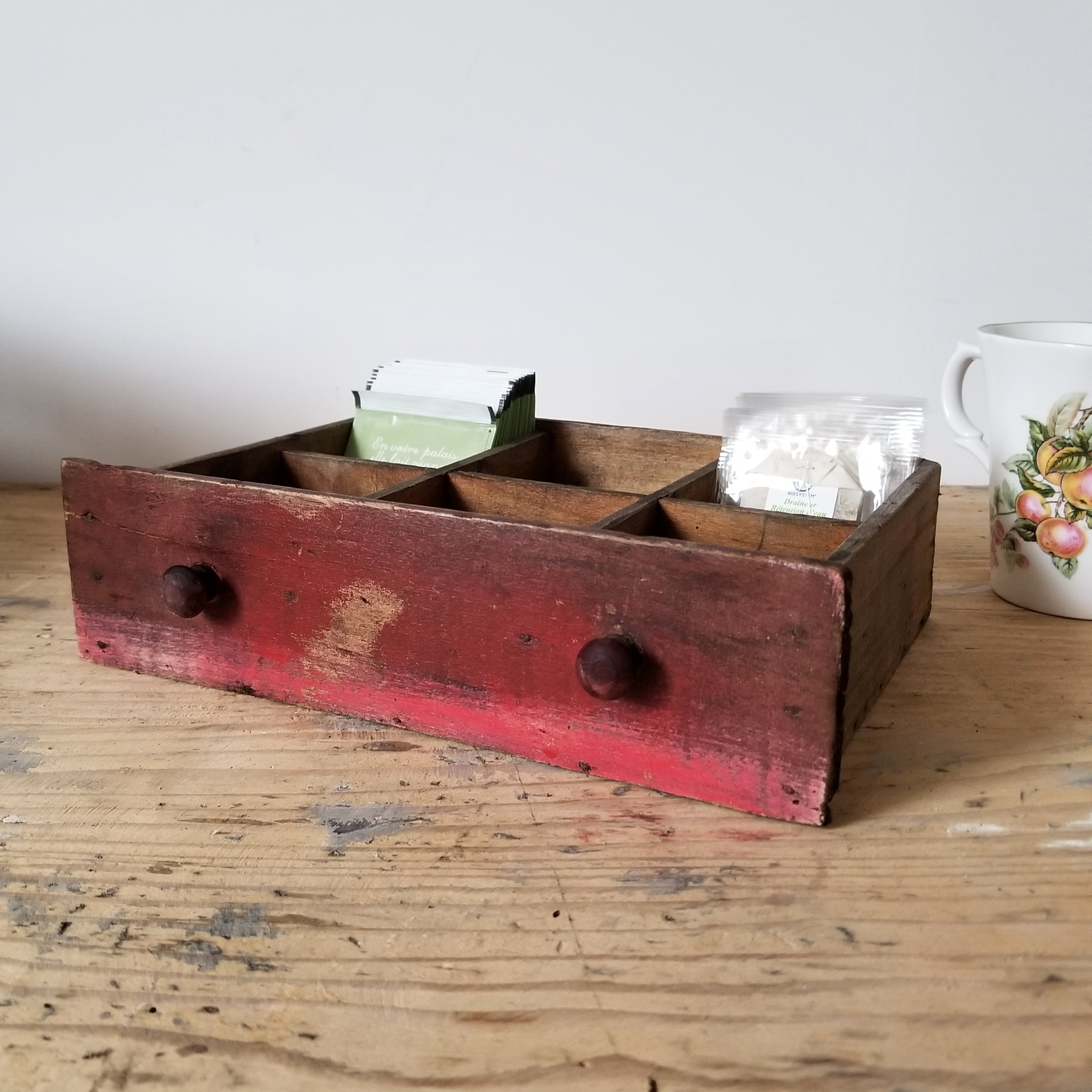 Compartmentalized drawer