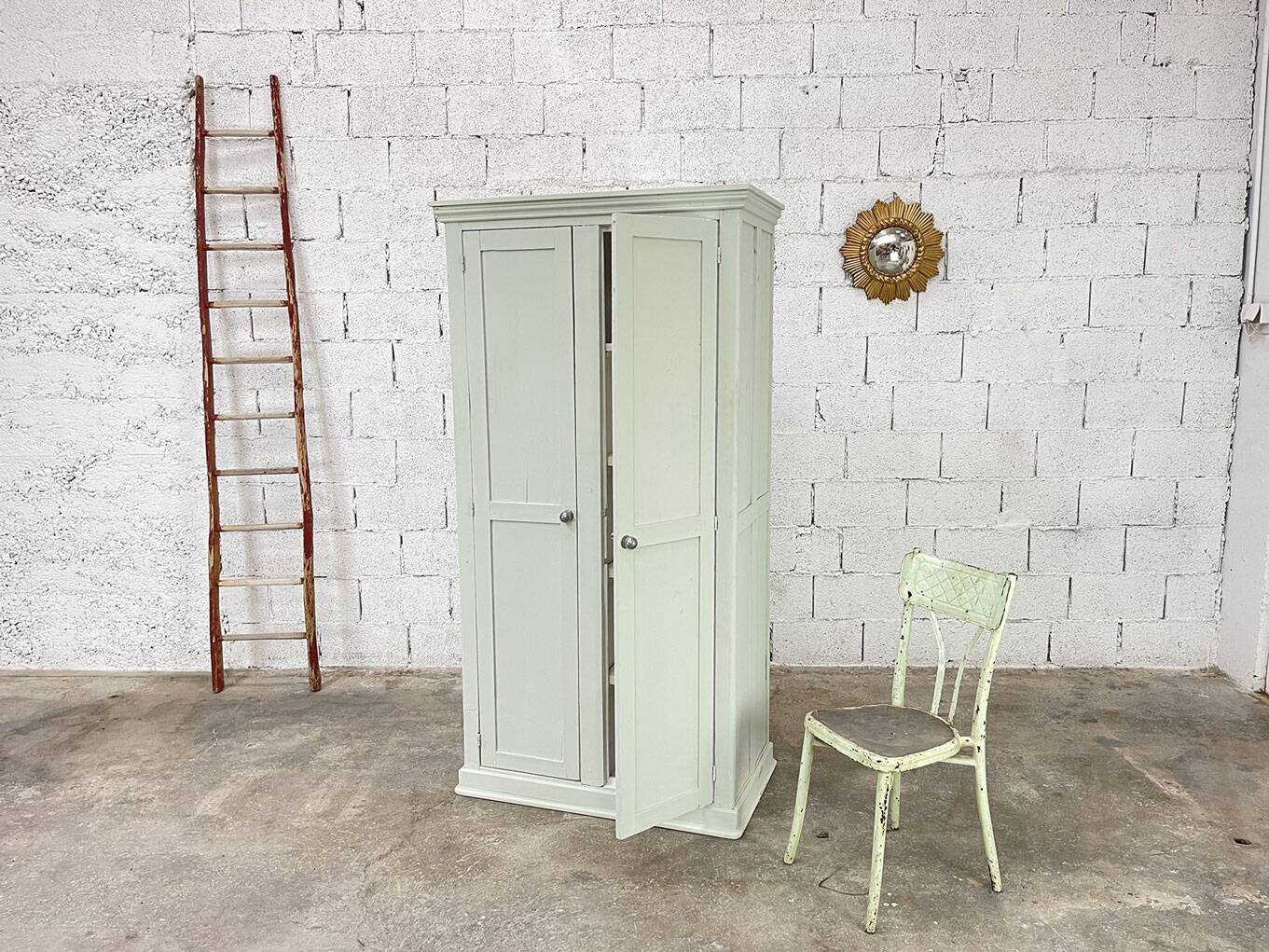 Armoire parisienne en pin années 1950