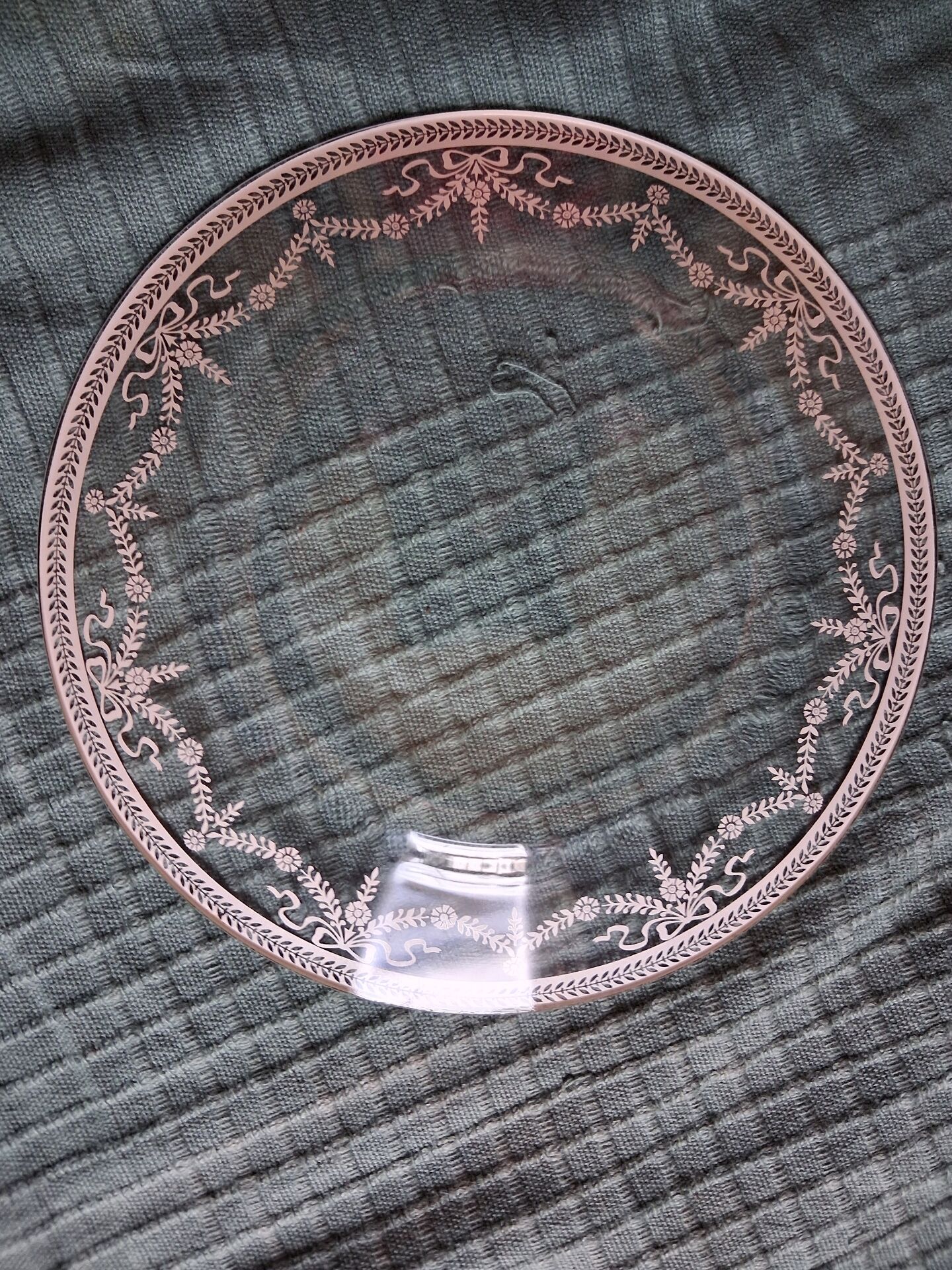 Silver-decorated service plates