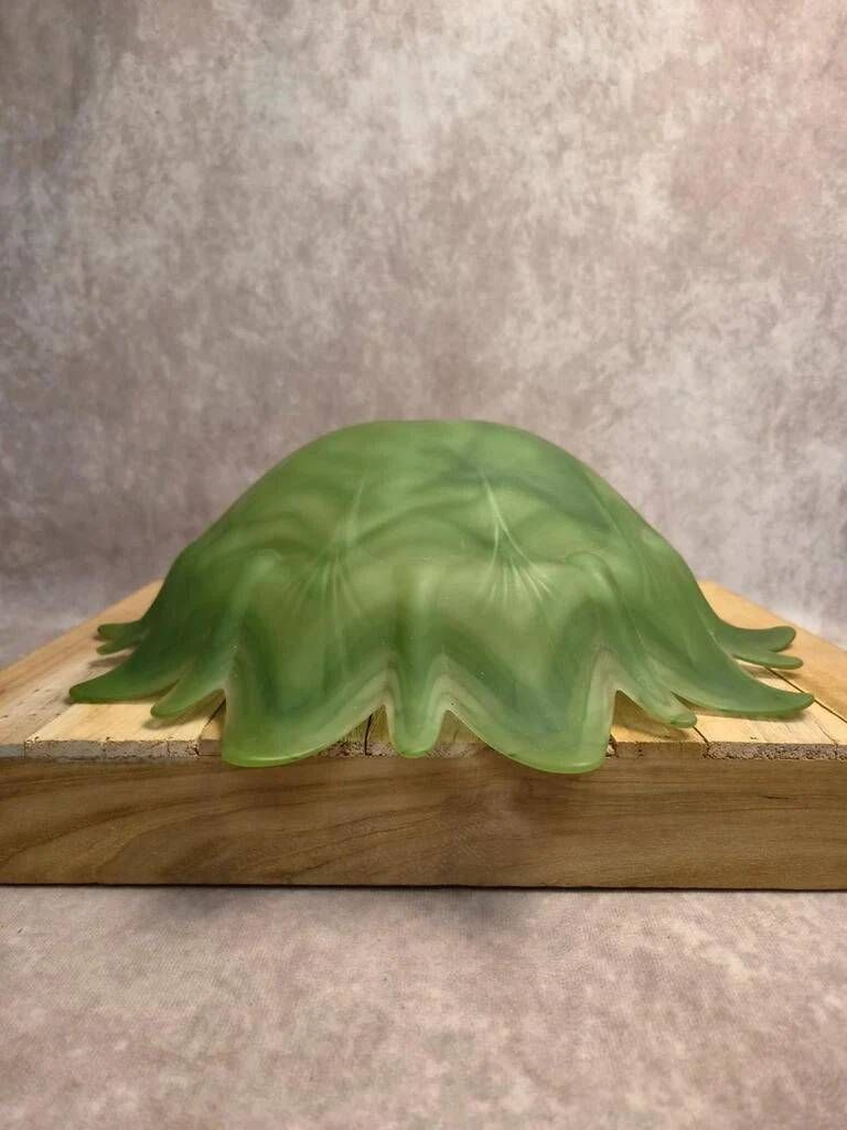 Large vintage marbled green glass lampshade – star-shaped flower design – 35 cm